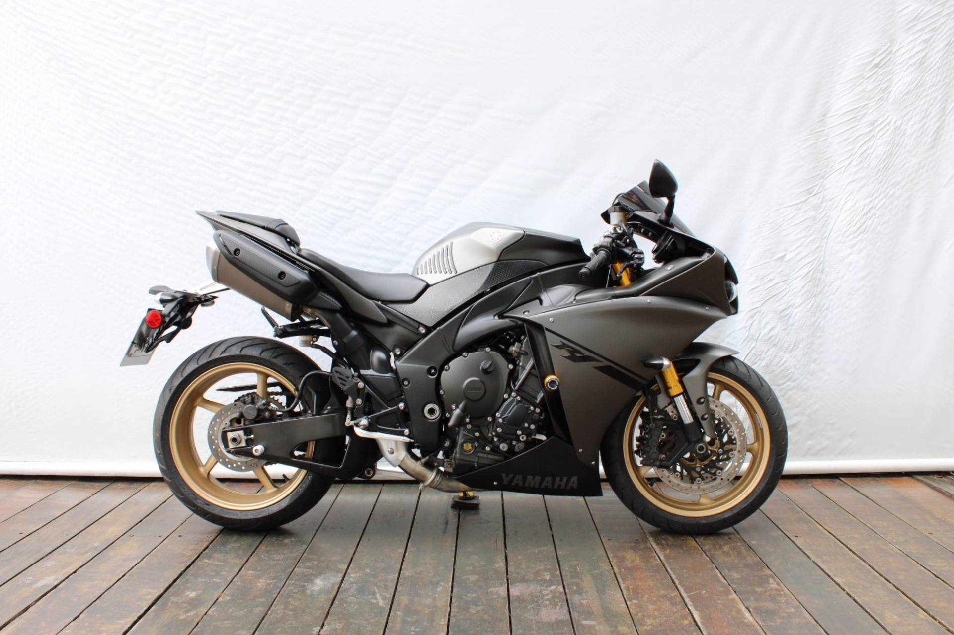 YAMAHA YZF R1