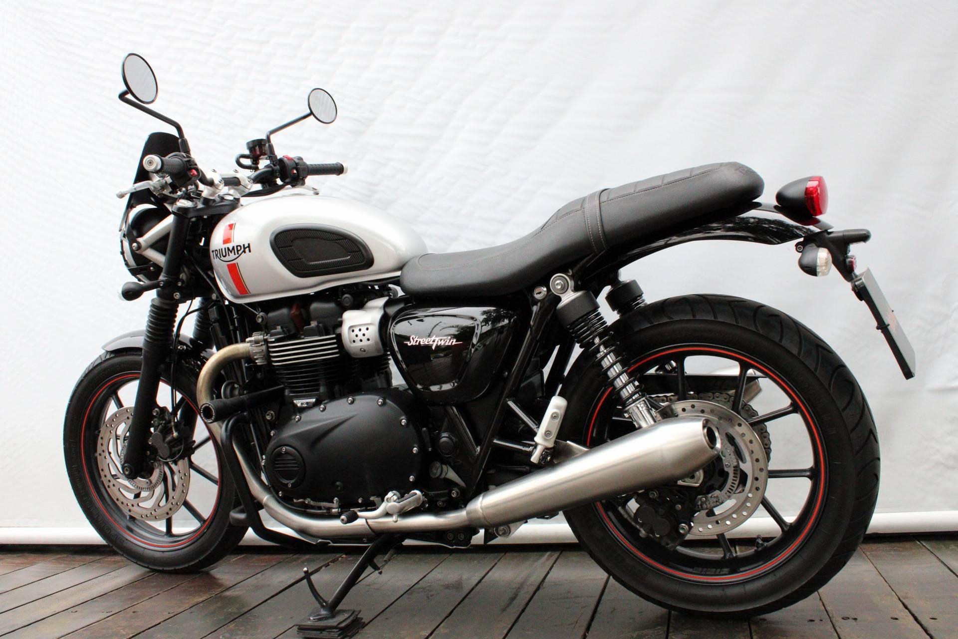 TRIUMPH STREET TWIN