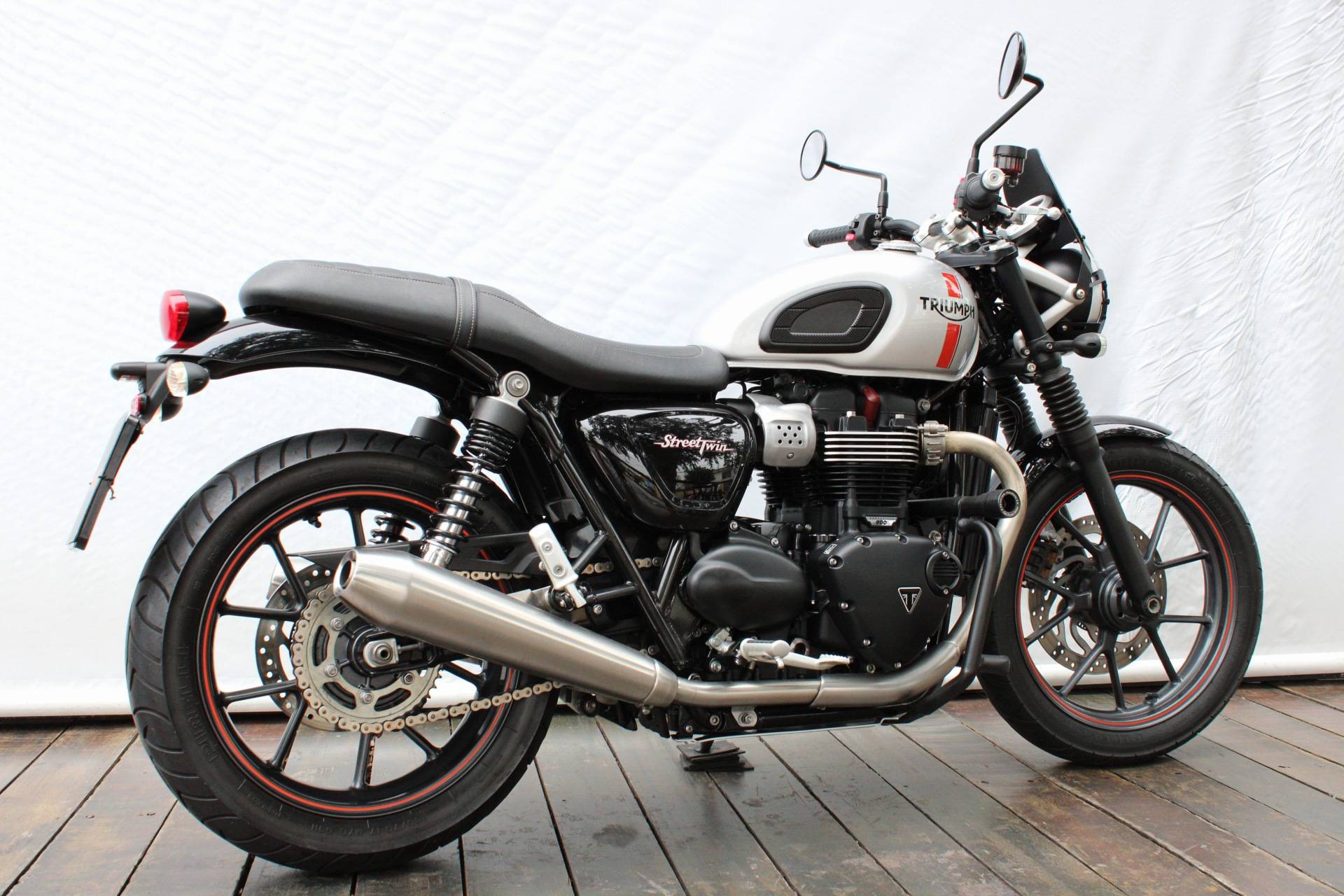 TRIUMPH STREET TWIN