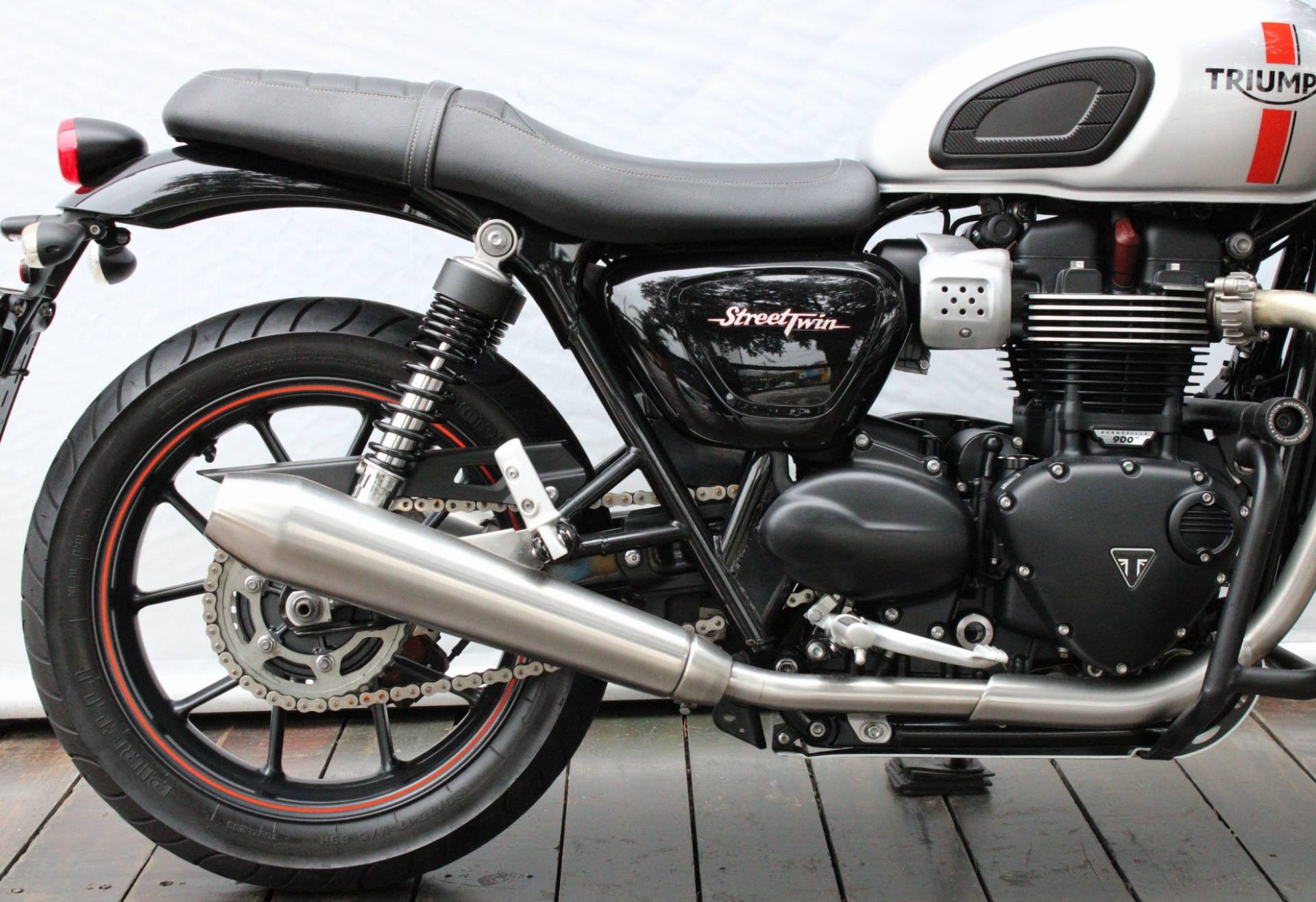 TRIUMPH STREET TWIN