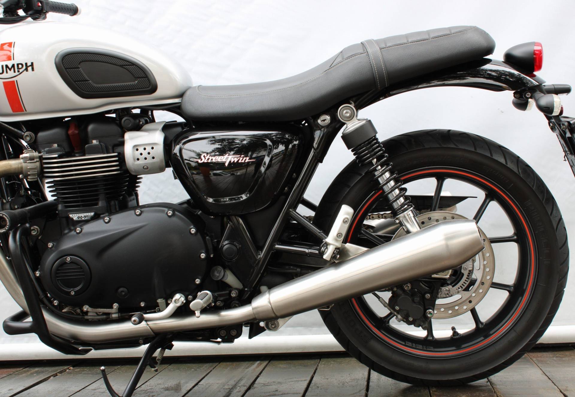 TRIUMPH STREET TWIN