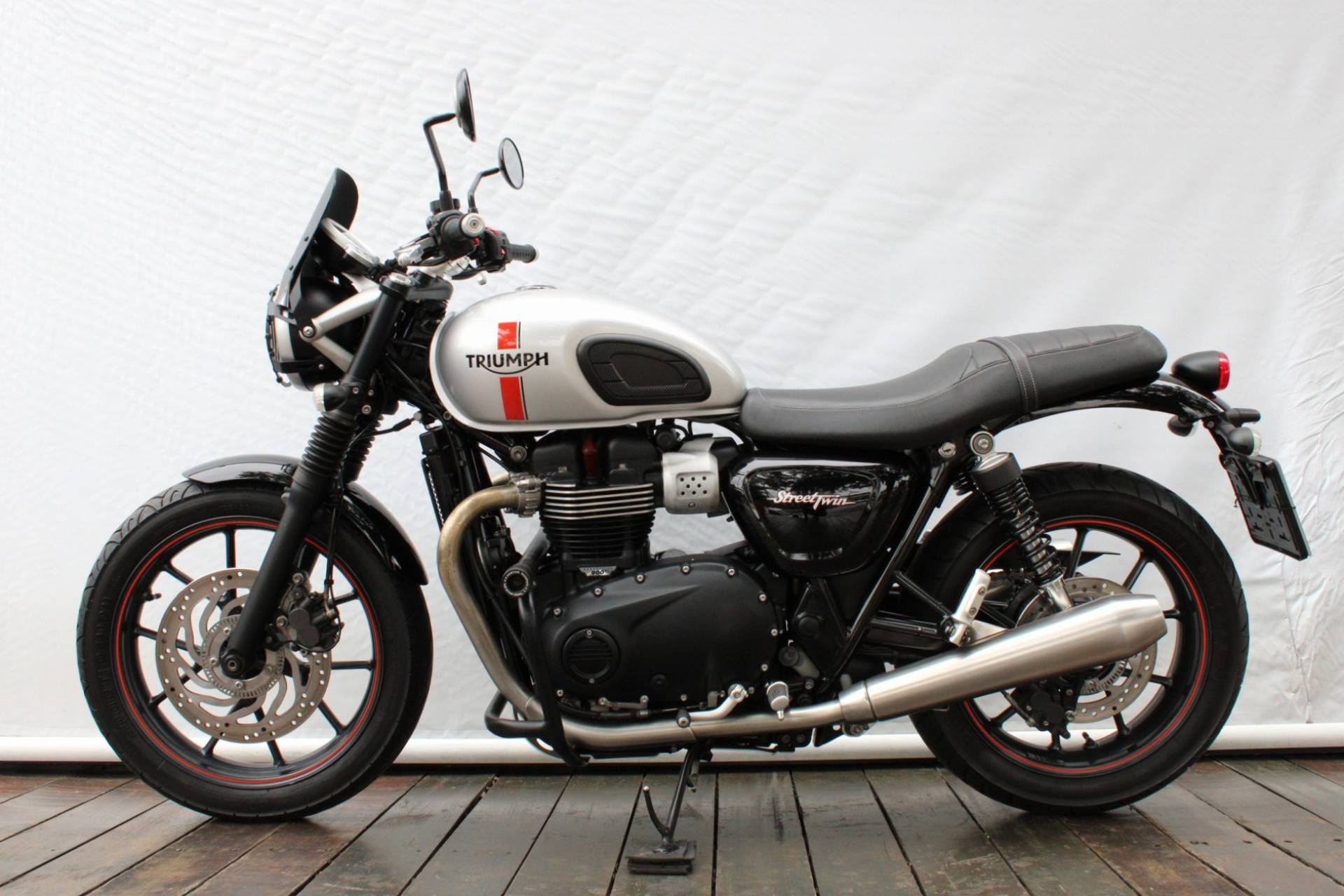 TRIUMPH STREET TWIN
