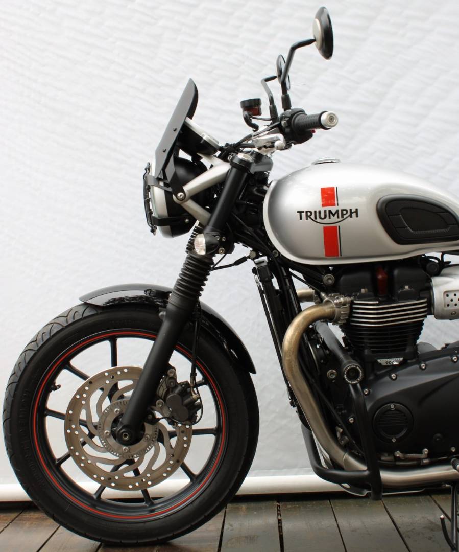 TRIUMPH STREET TWIN