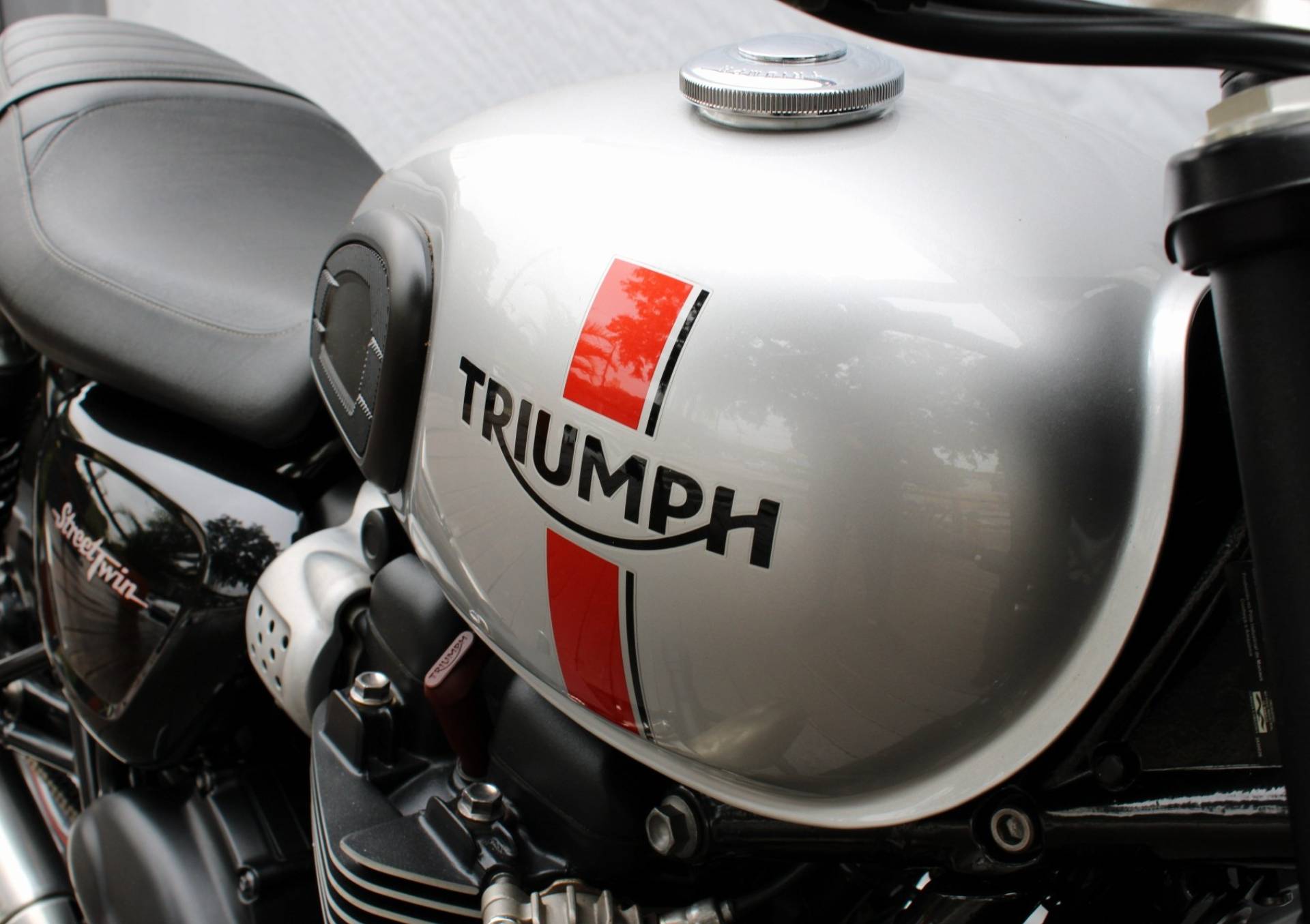 TRIUMPH STREET TWIN