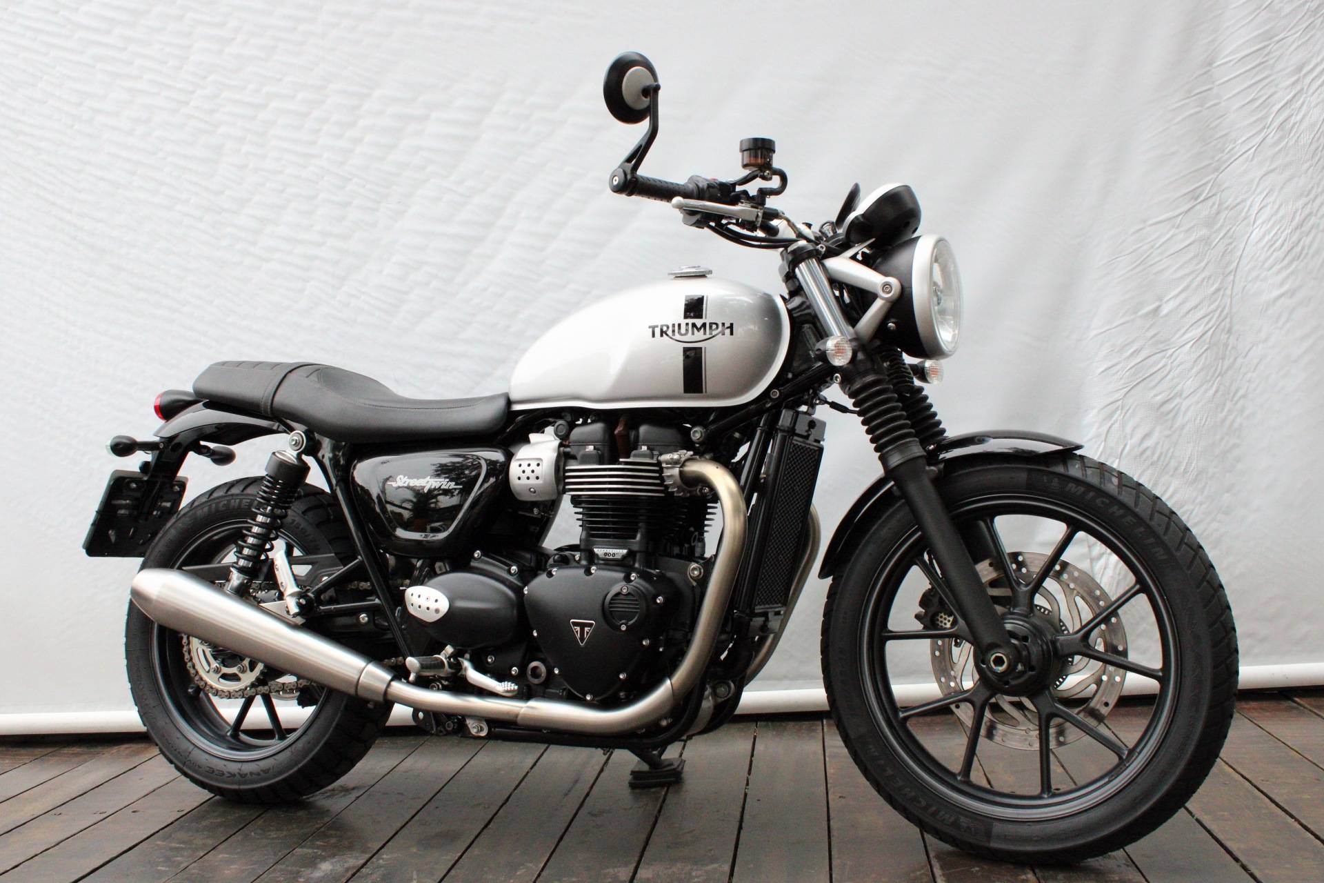 TRIUMPH STREET TWIN