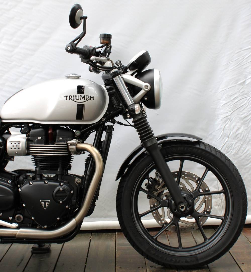 TRIUMPH STREET TWIN