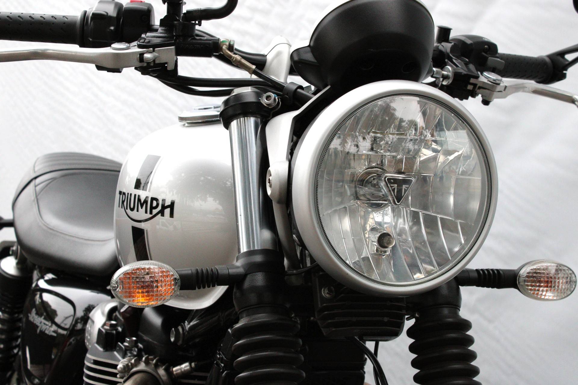TRIUMPH STREET TWIN