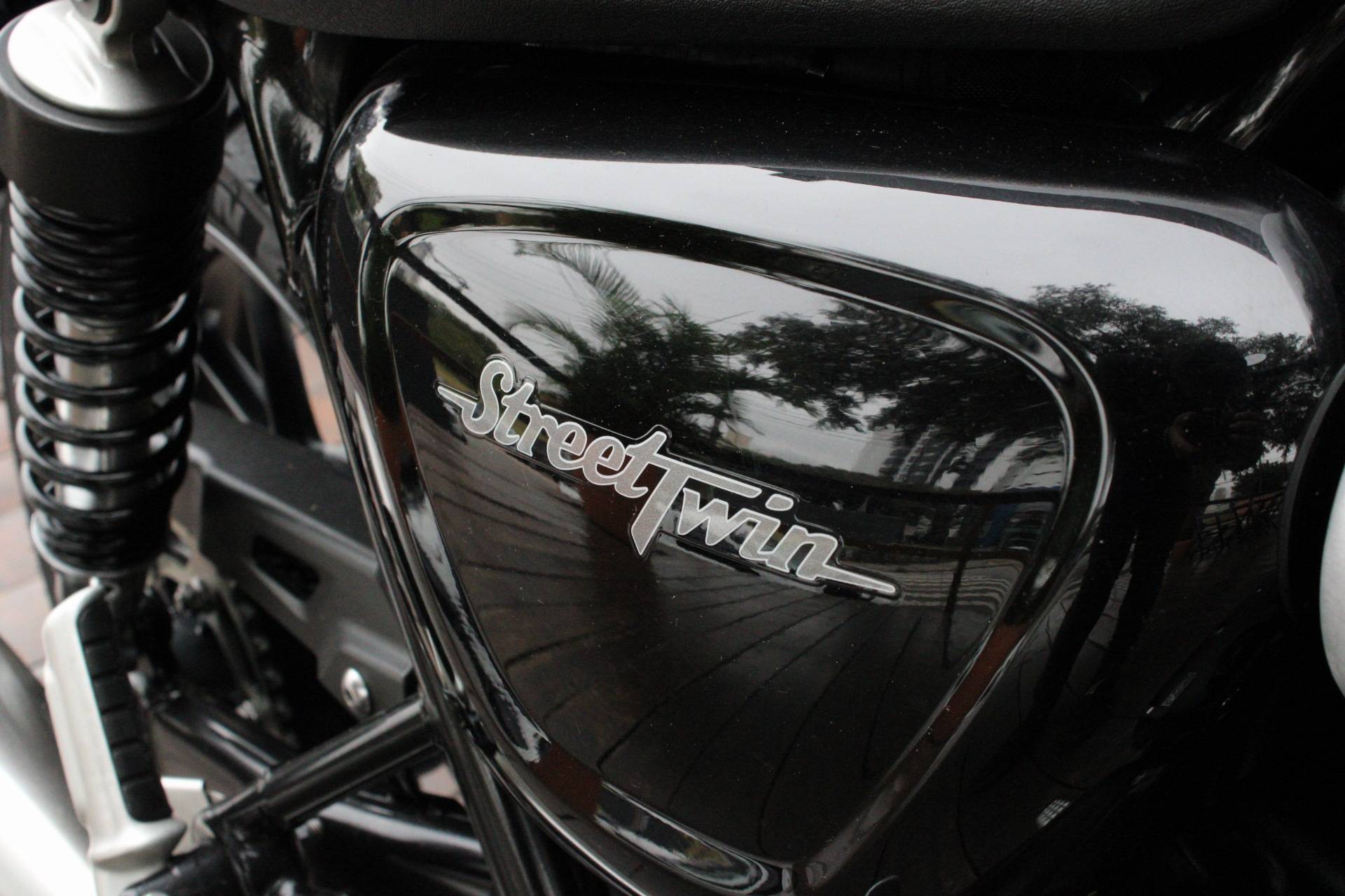 TRIUMPH STREET TWIN