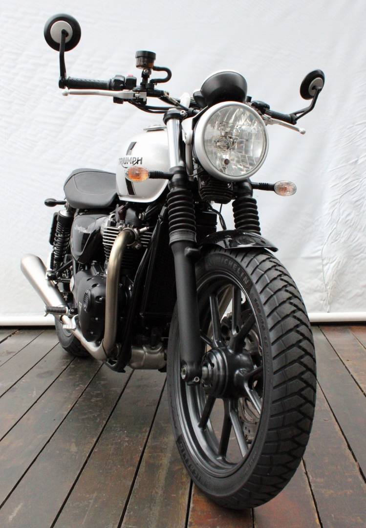 TRIUMPH STREET TWIN