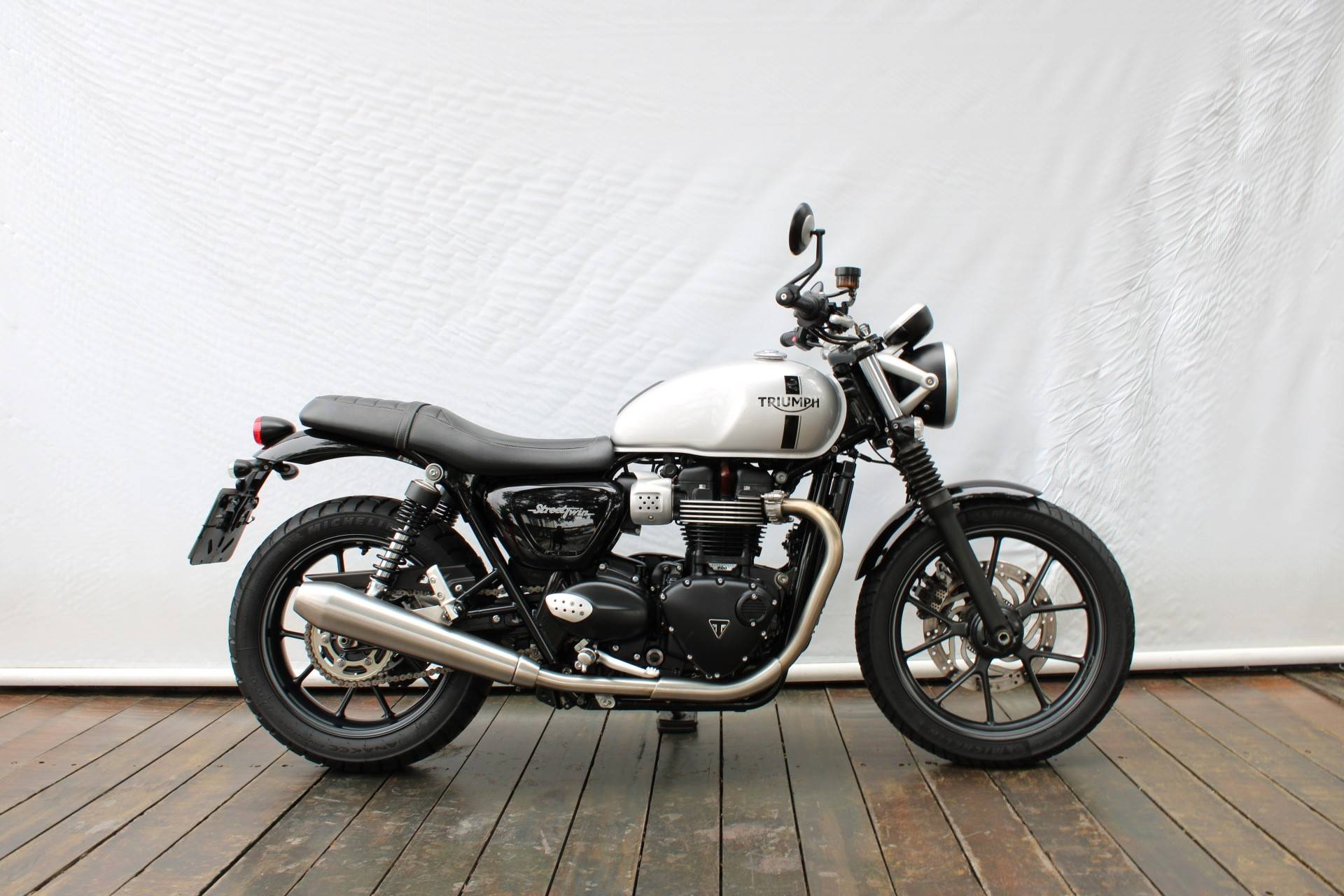 TRIUMPH STREET TWIN
