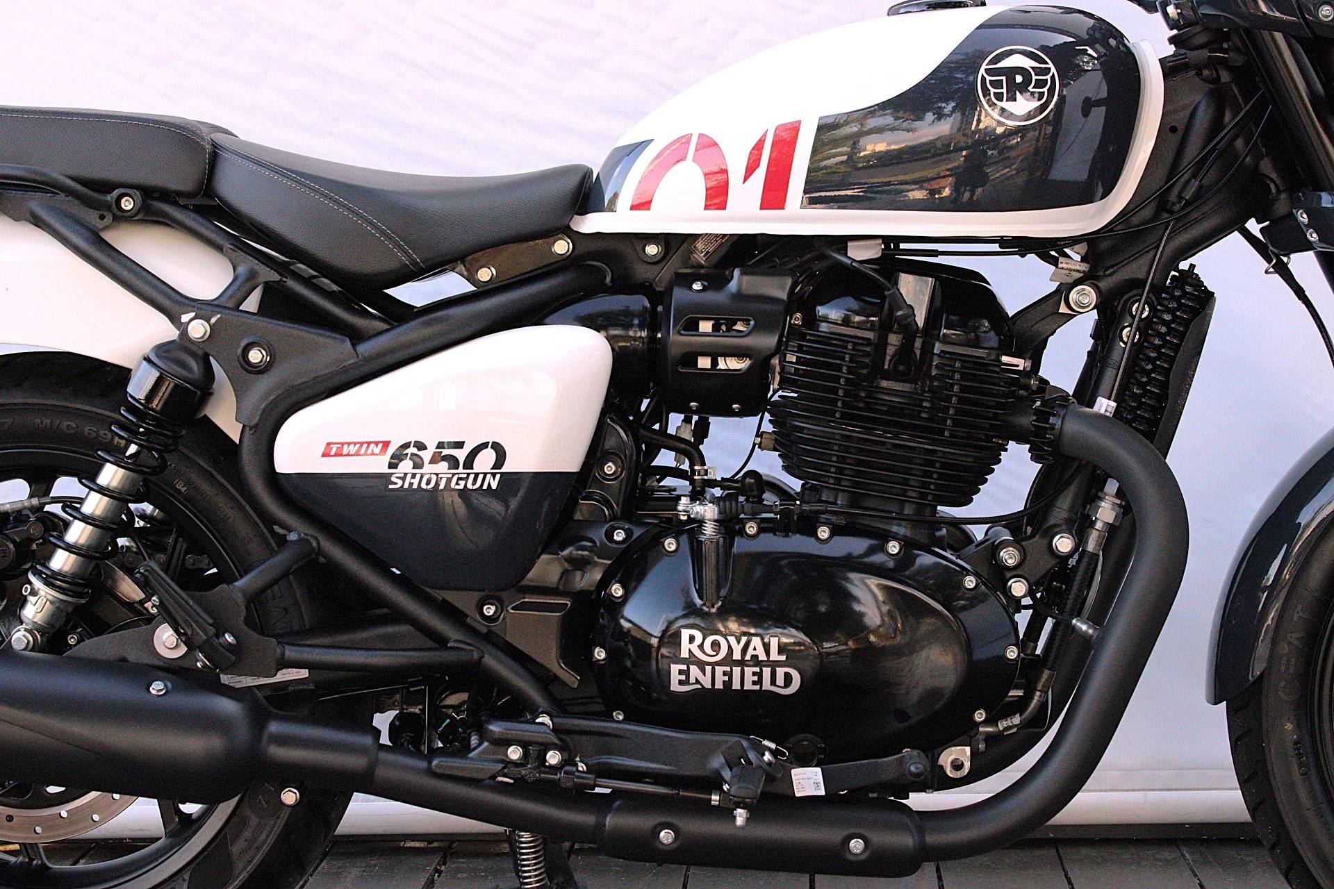 ROYAL ENFIELD SHOTGUN 650 STENCIL WHITE