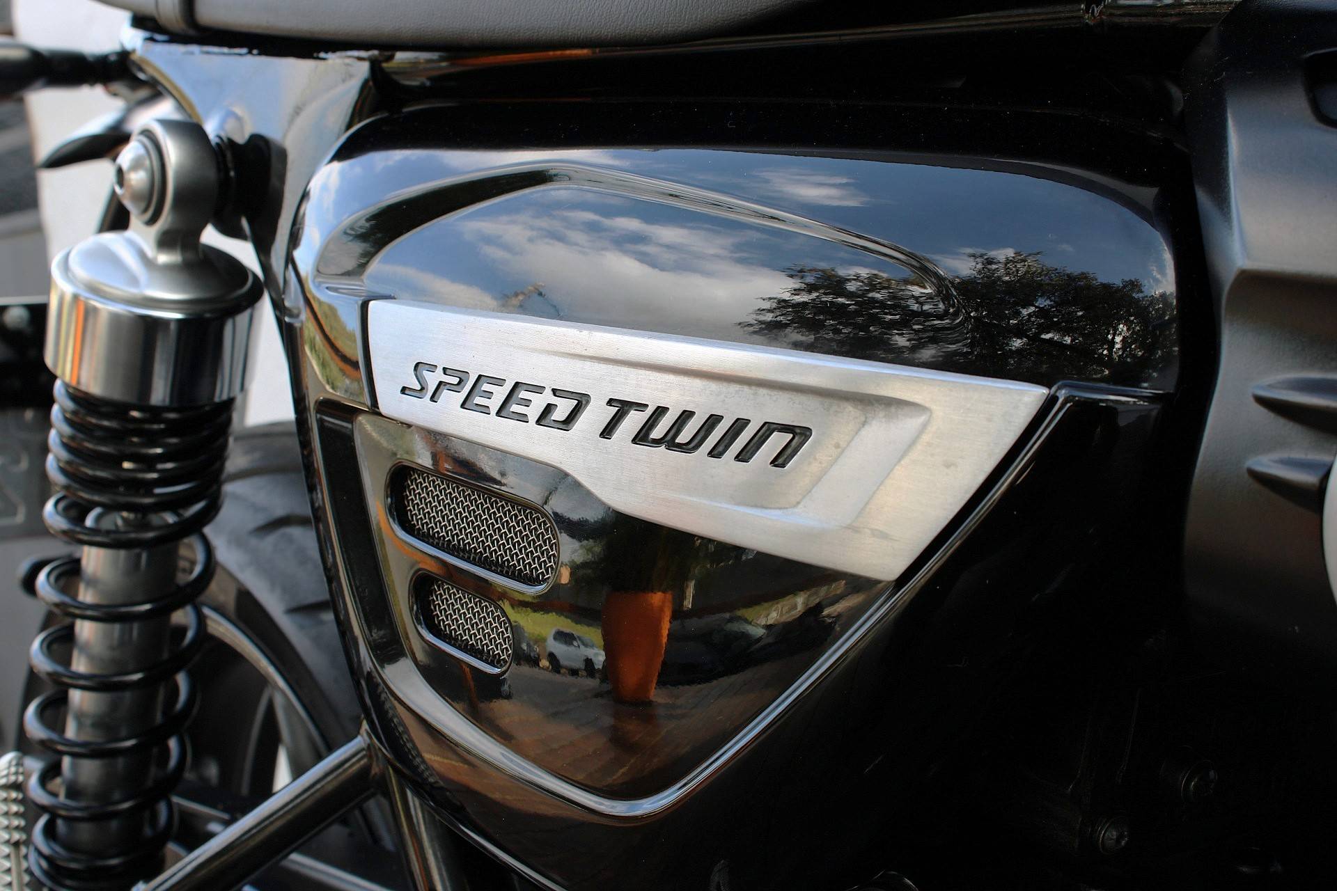 TRIUMPH SPEED TWIN 