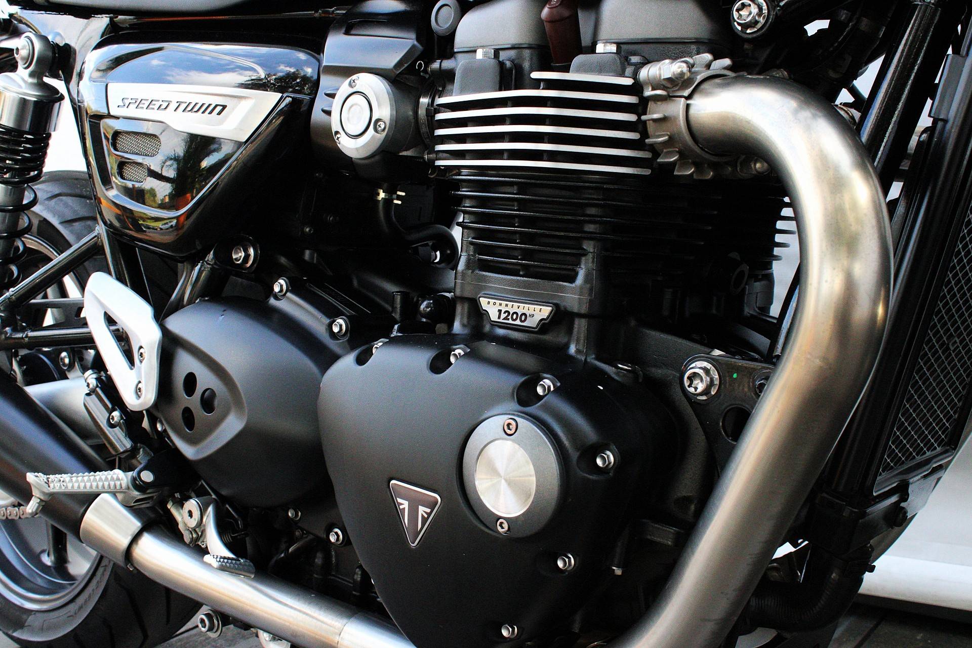TRIUMPH SPEED TWIN 