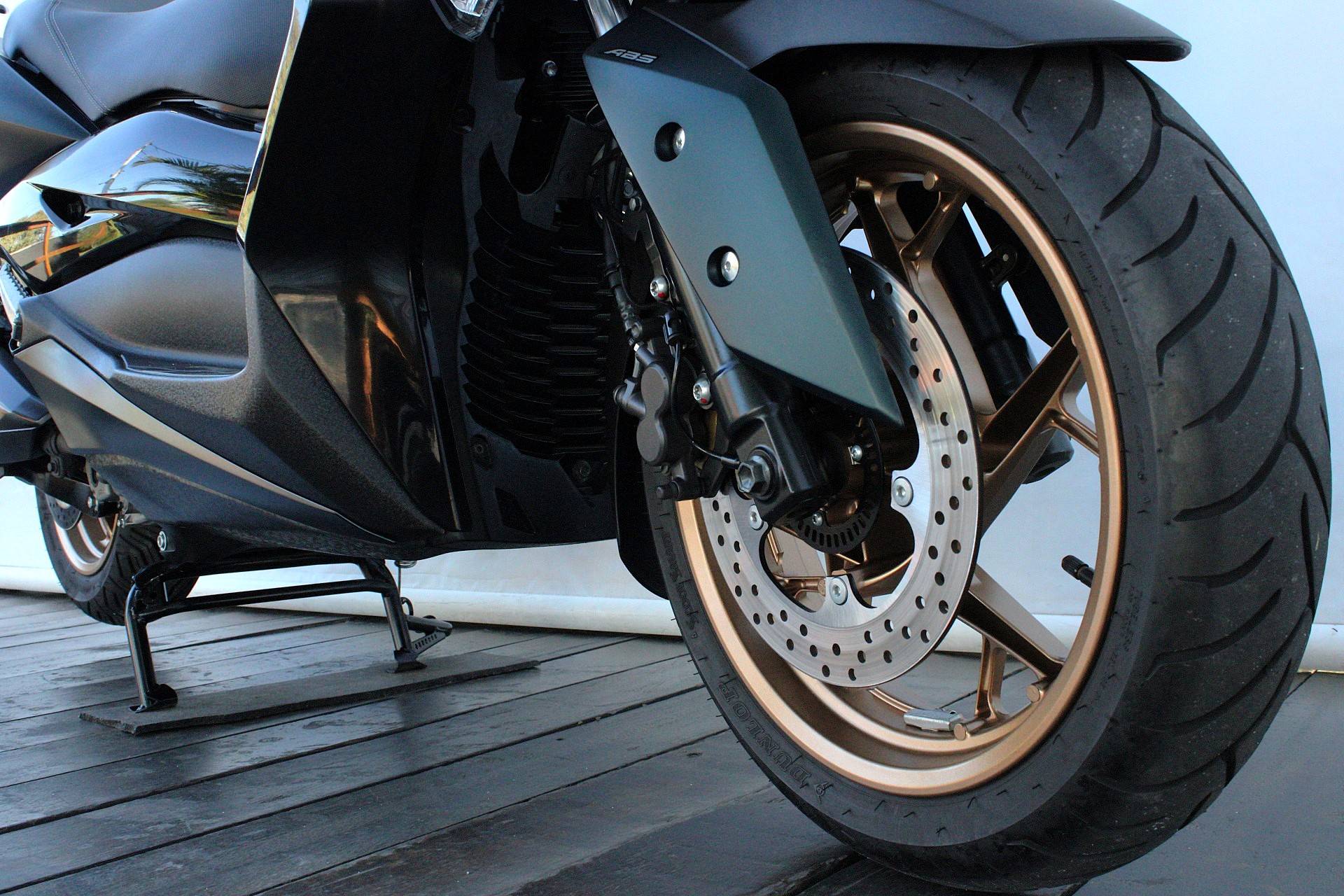 YAMAHA XMAX ABS