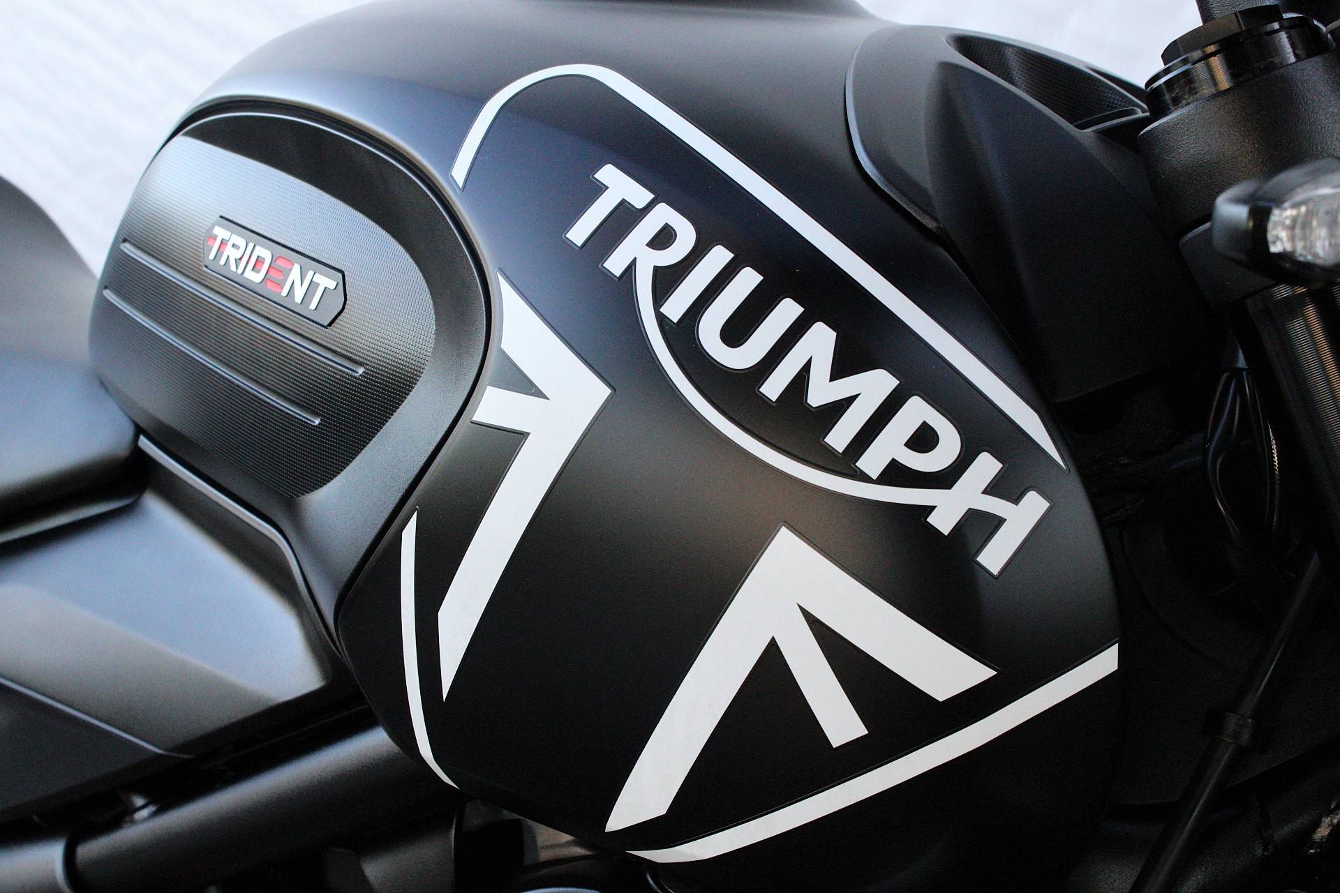 TRIUMPH TRIDENT 660