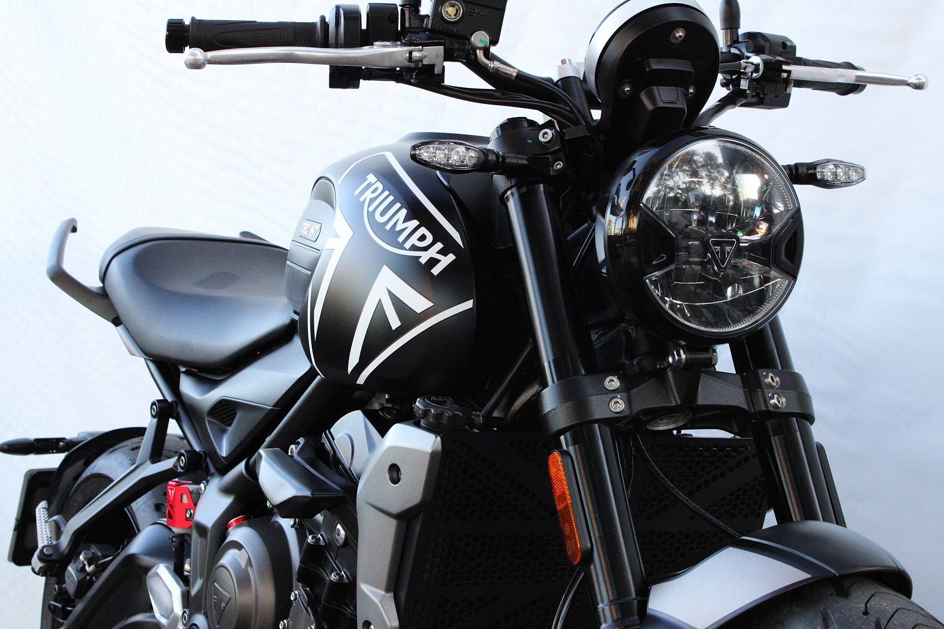 TRIUMPH TRIDENT 660