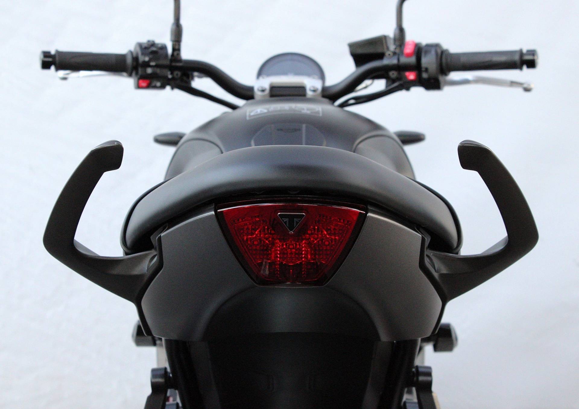 TRIUMPH TRIDENT 660