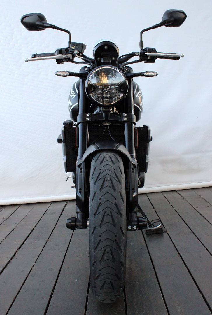 TRIUMPH TRIDENT 660