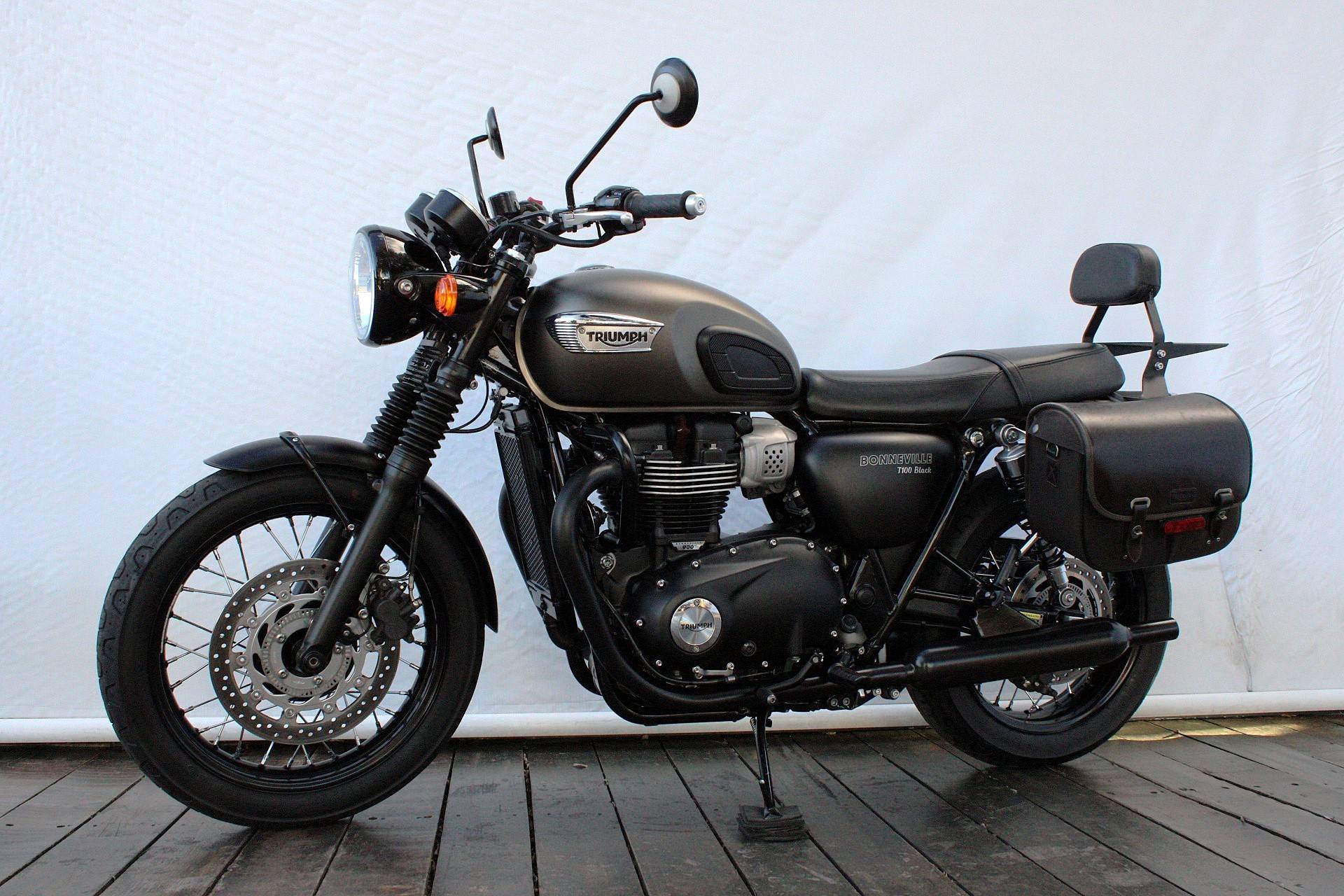 TRIUMPH BONNEVILLE T100 BLACK 900