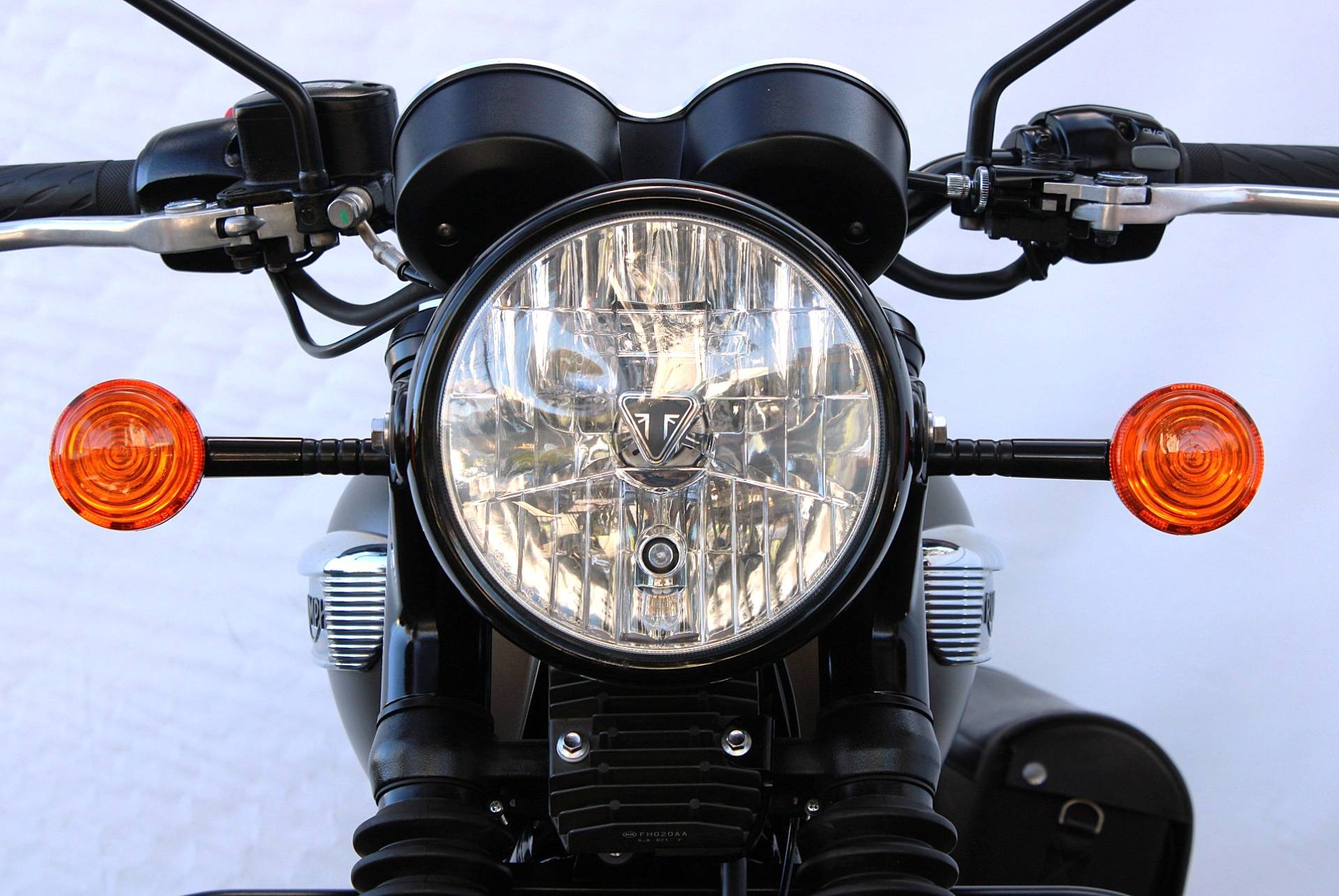 TRIUMPH BONNEVILLE T100 BLACK 900