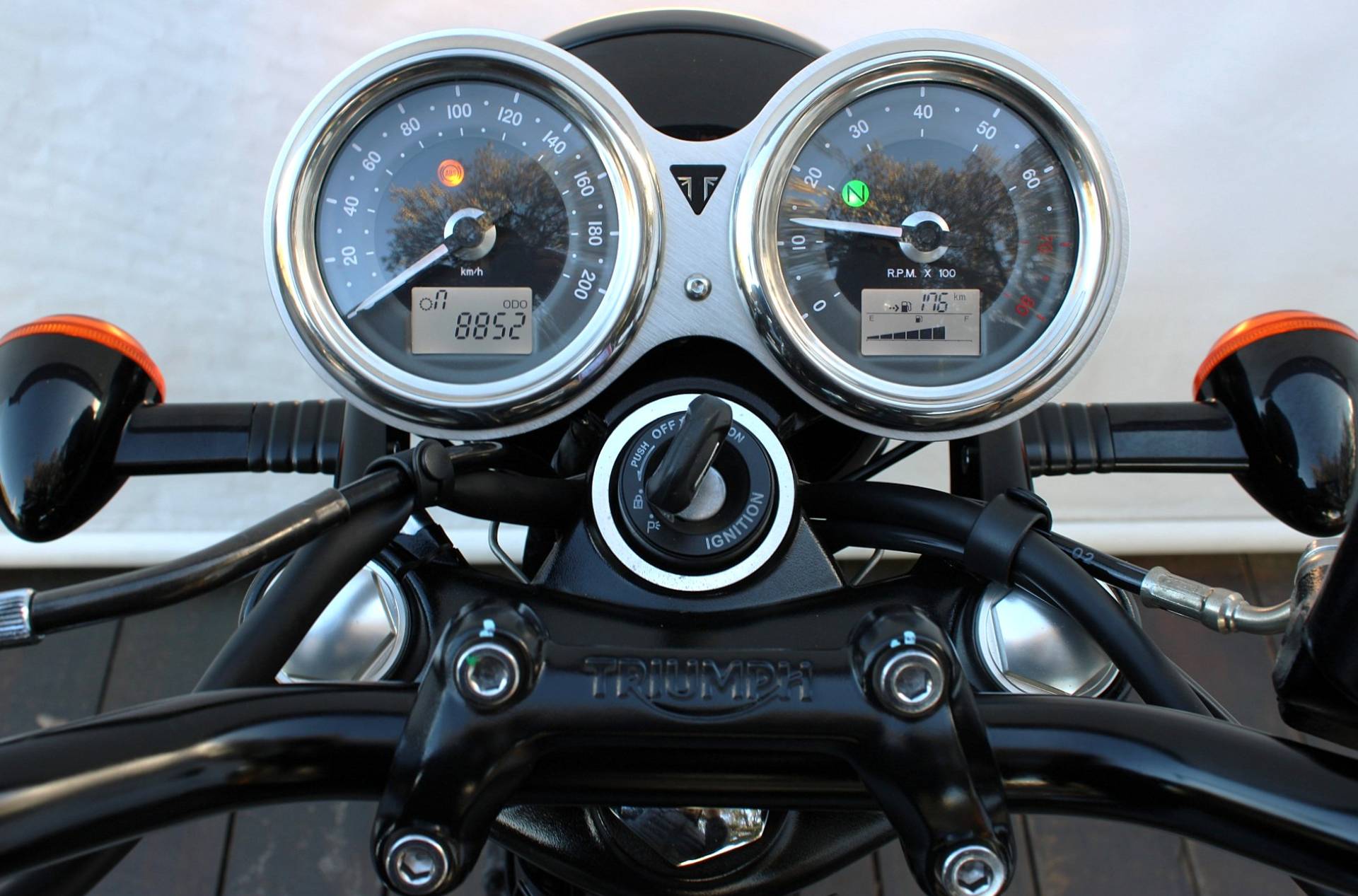 TRIUMPH BONNEVILLE T100 BLACK 900