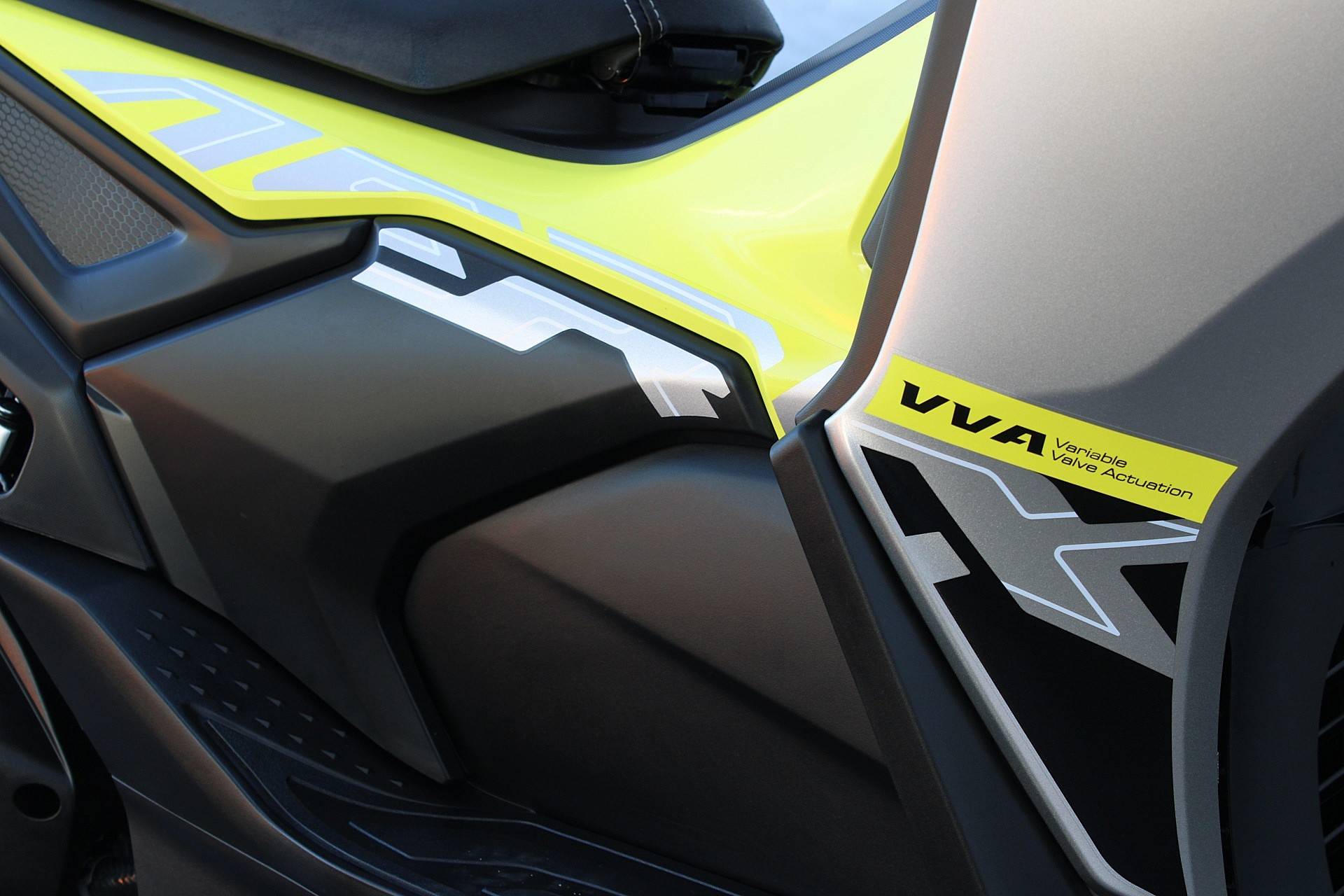 YAMAHA AEROX 160 ABS