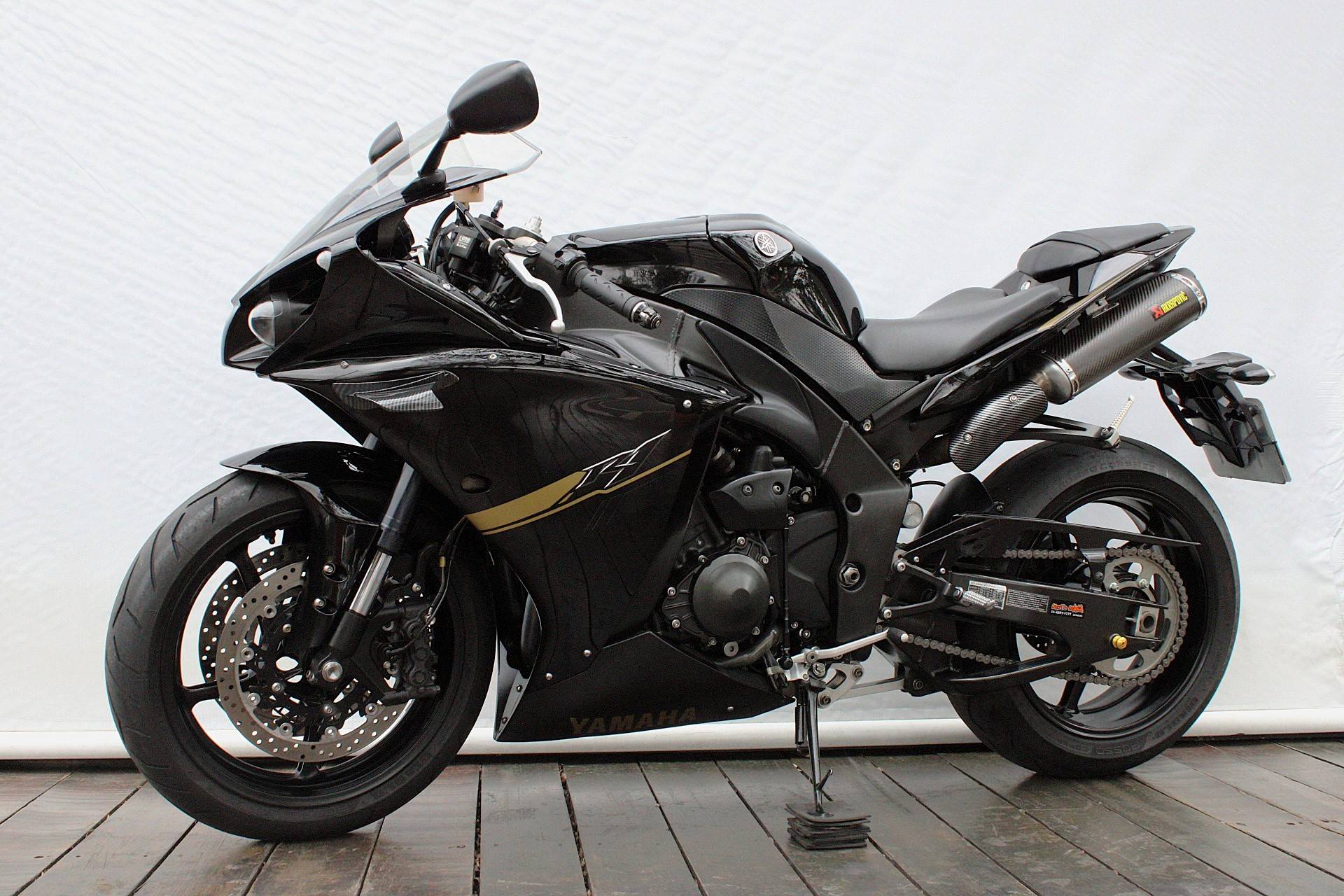YAMAHA YZF R1
