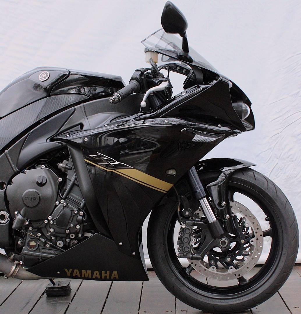 YAMAHA YZF R1