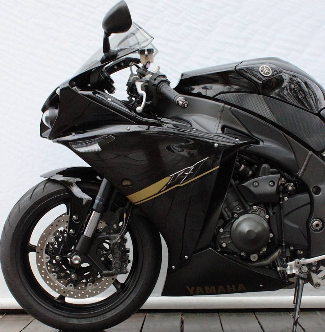 YAMAHA YZF R1