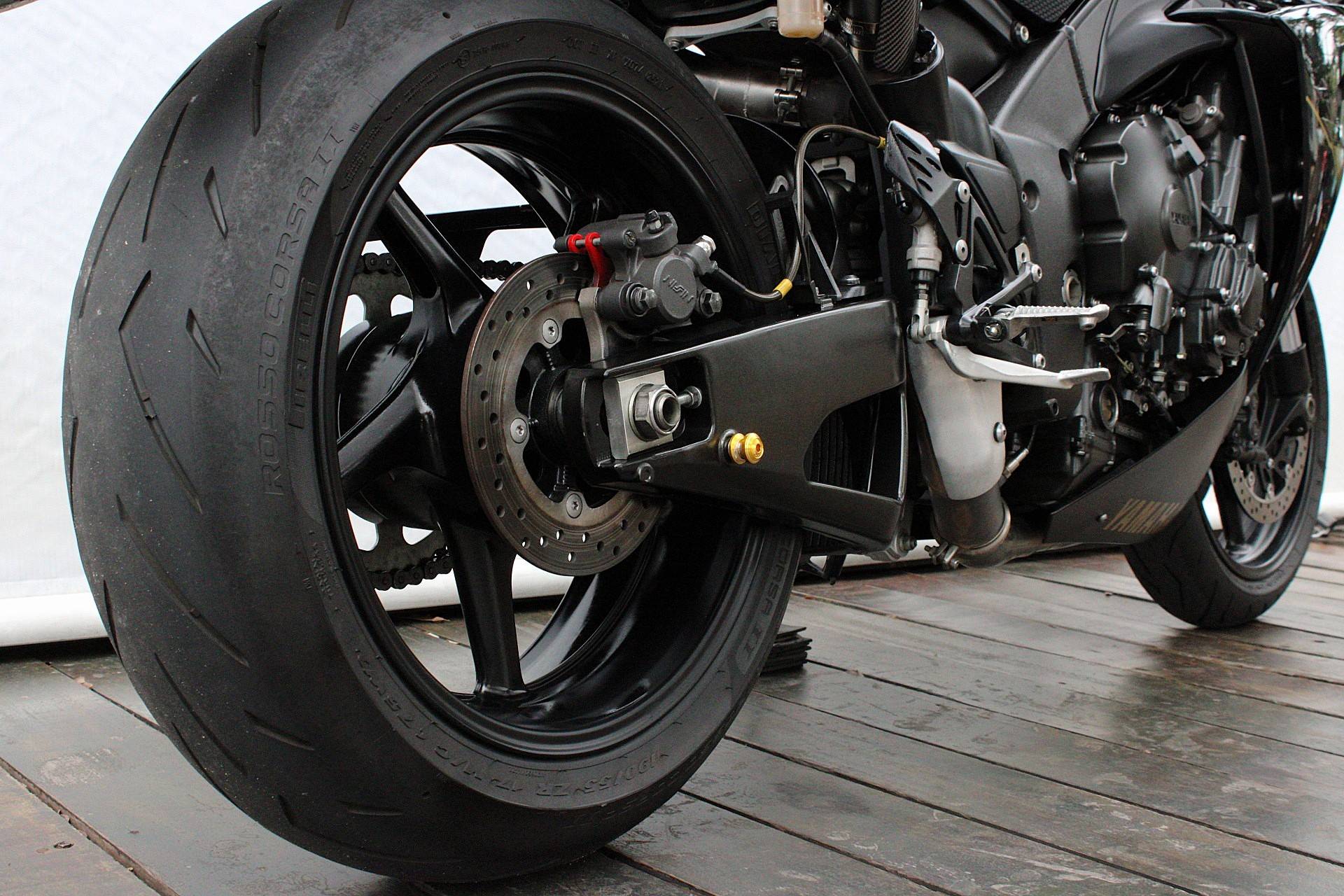 YAMAHA YZF R1