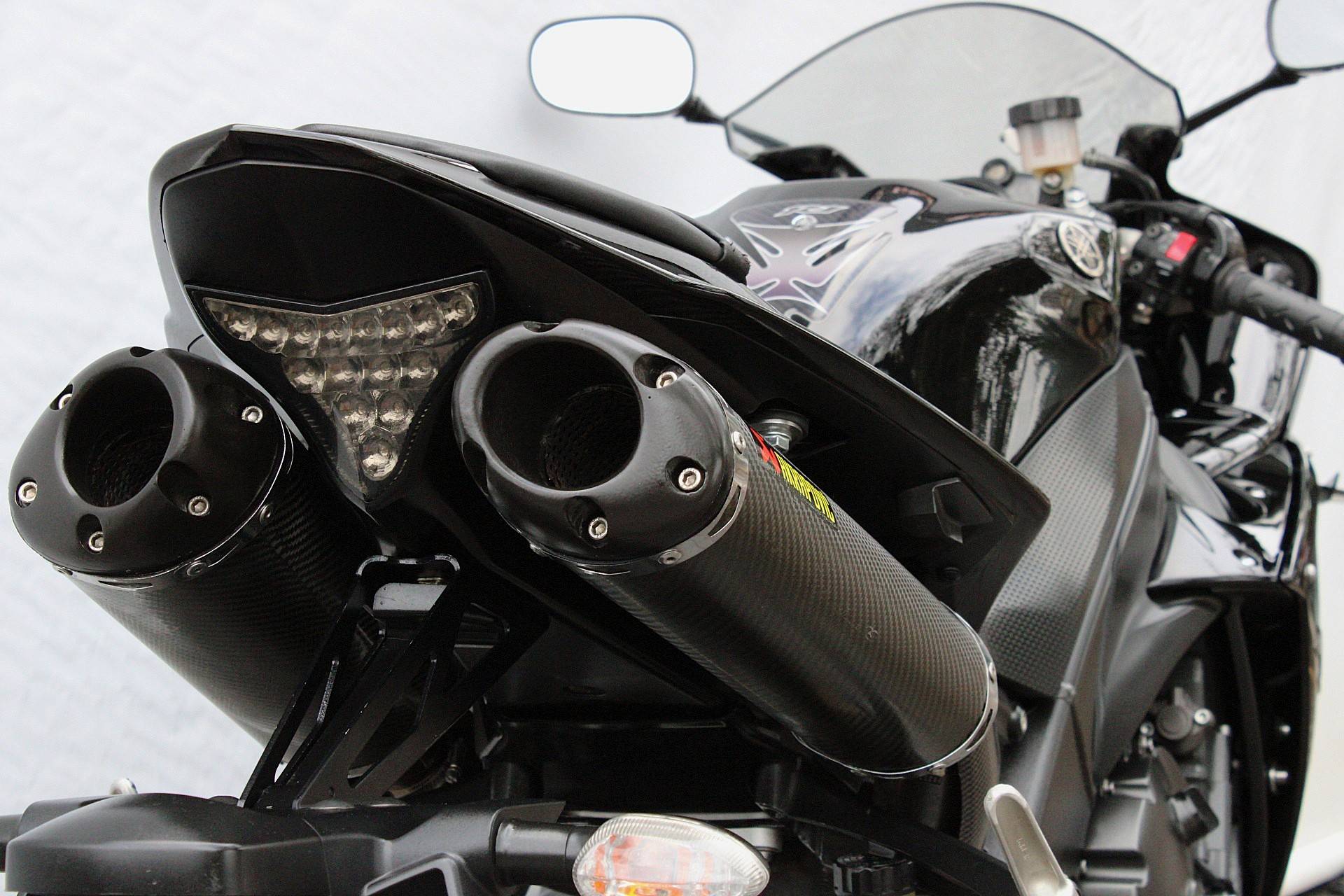 YAMAHA YZF R1