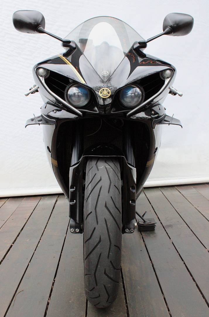 YAMAHA YZF R1