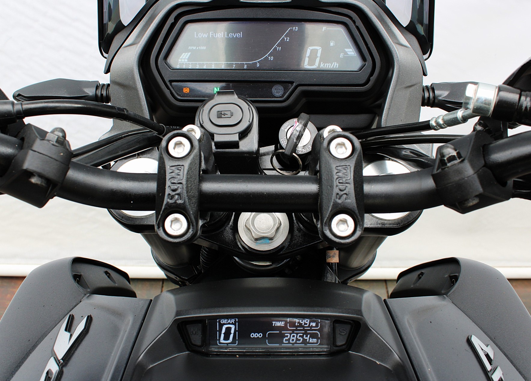 BAJAJ DOMINAR 400