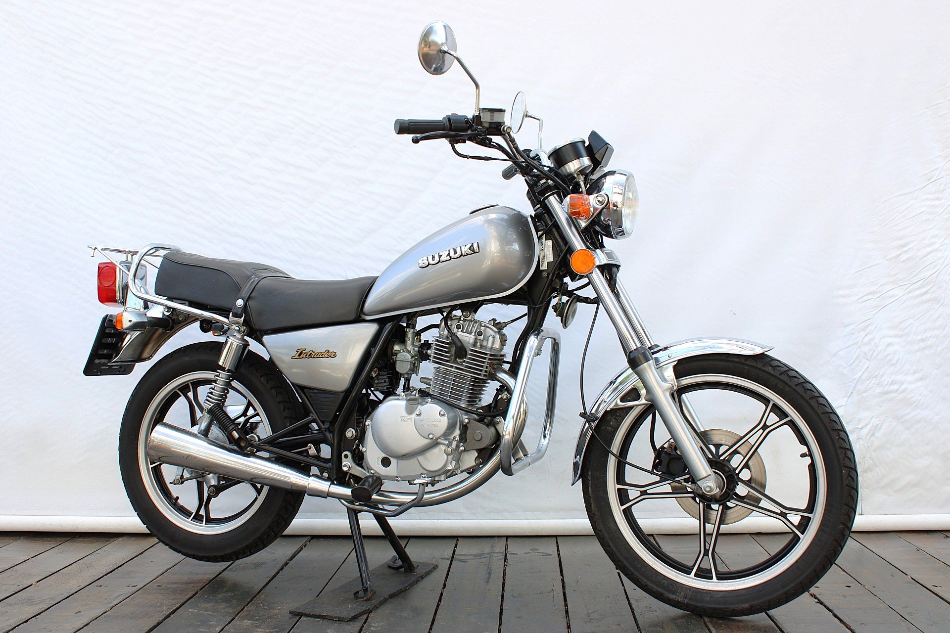 SUZUKI INTRUDER 125
