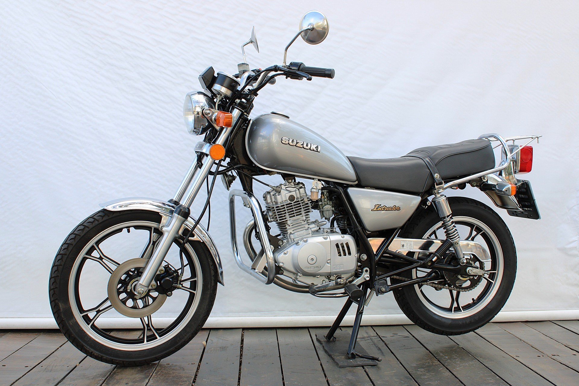 SUZUKI INTRUDER 125