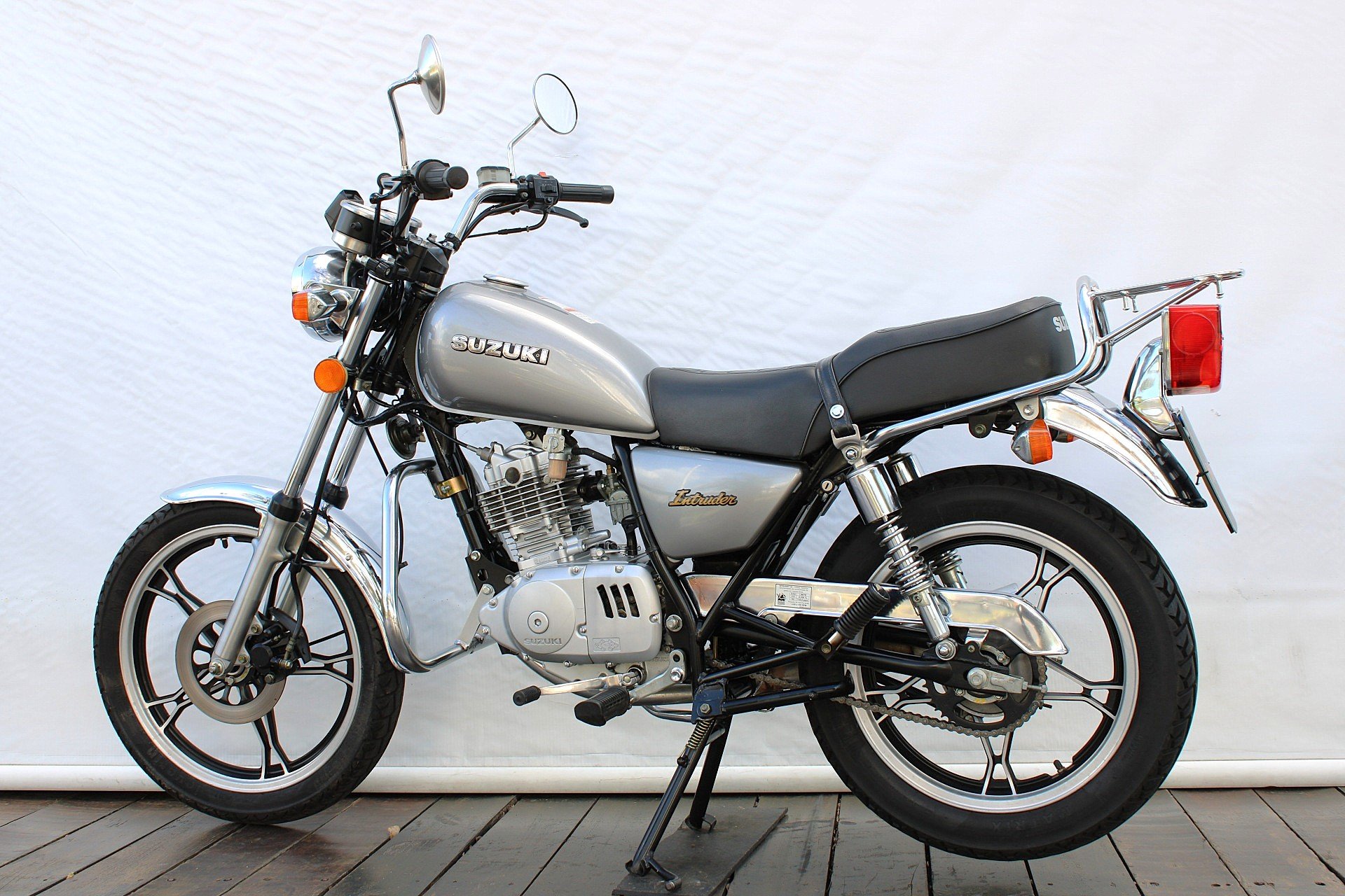 SUZUKI INTRUDER 125