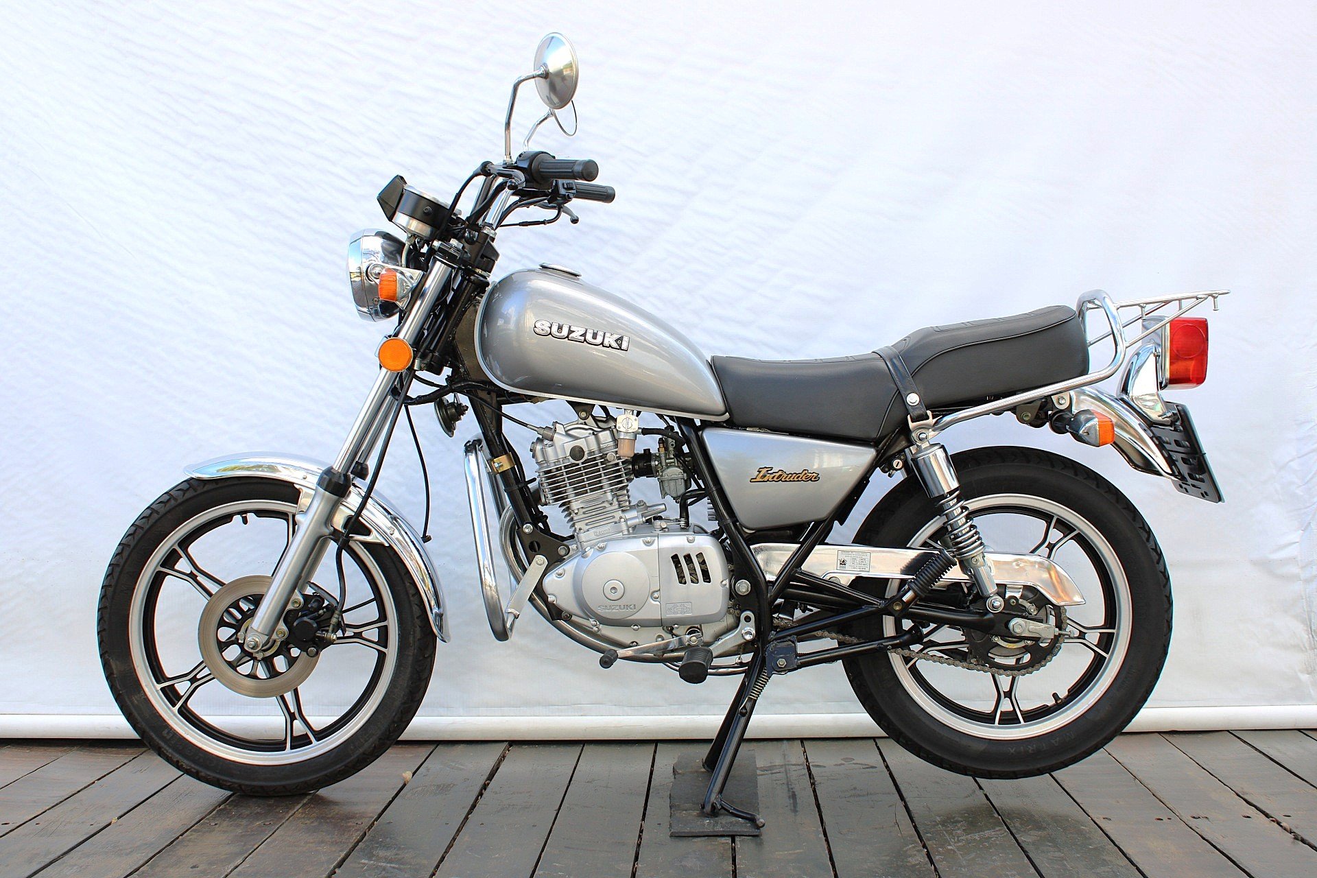 SUZUKI INTRUDER 125