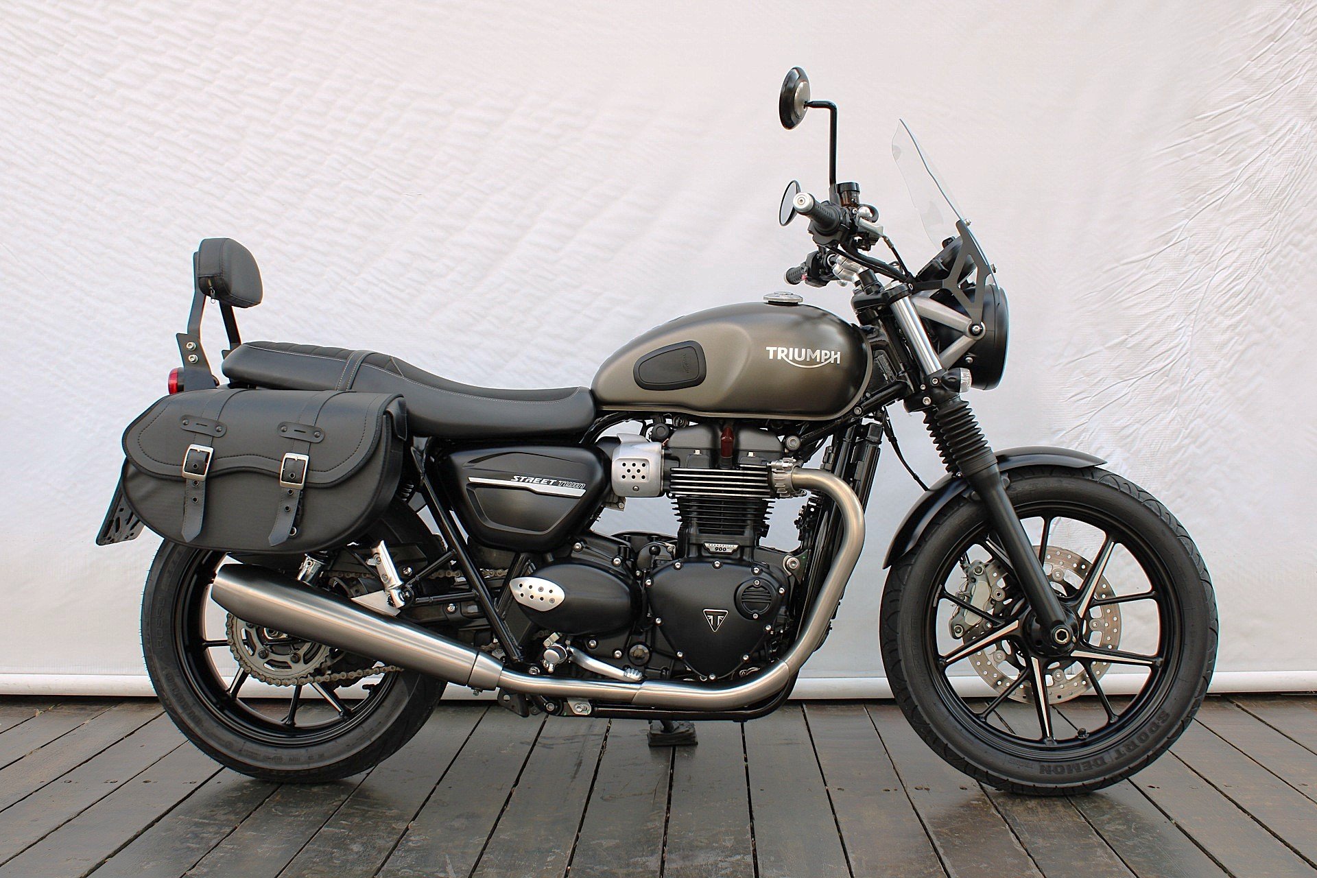 TRIUMPH STREET TWIN