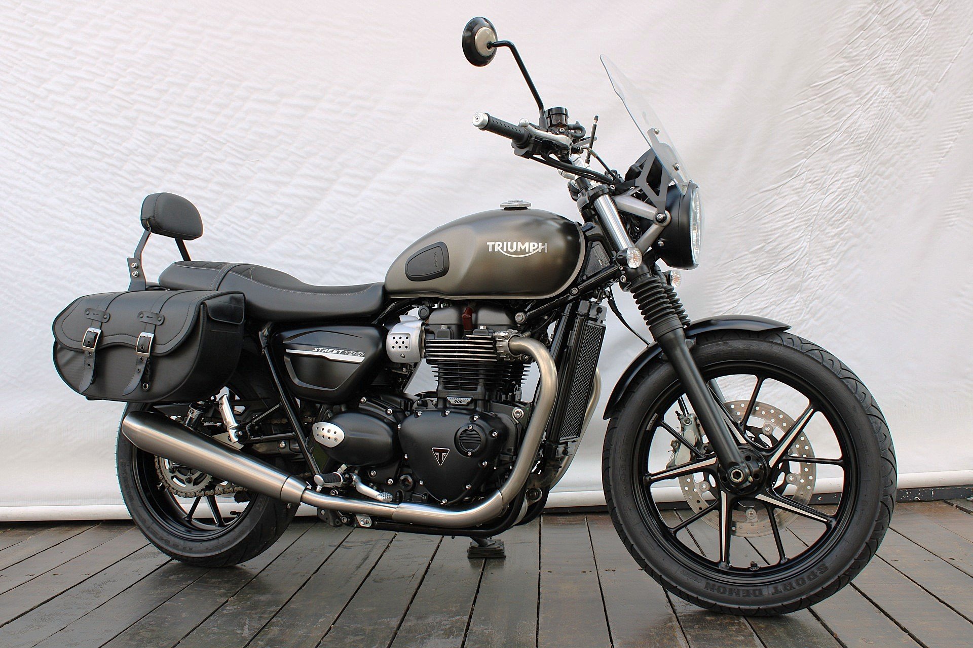 TRIUMPH STREET TWIN