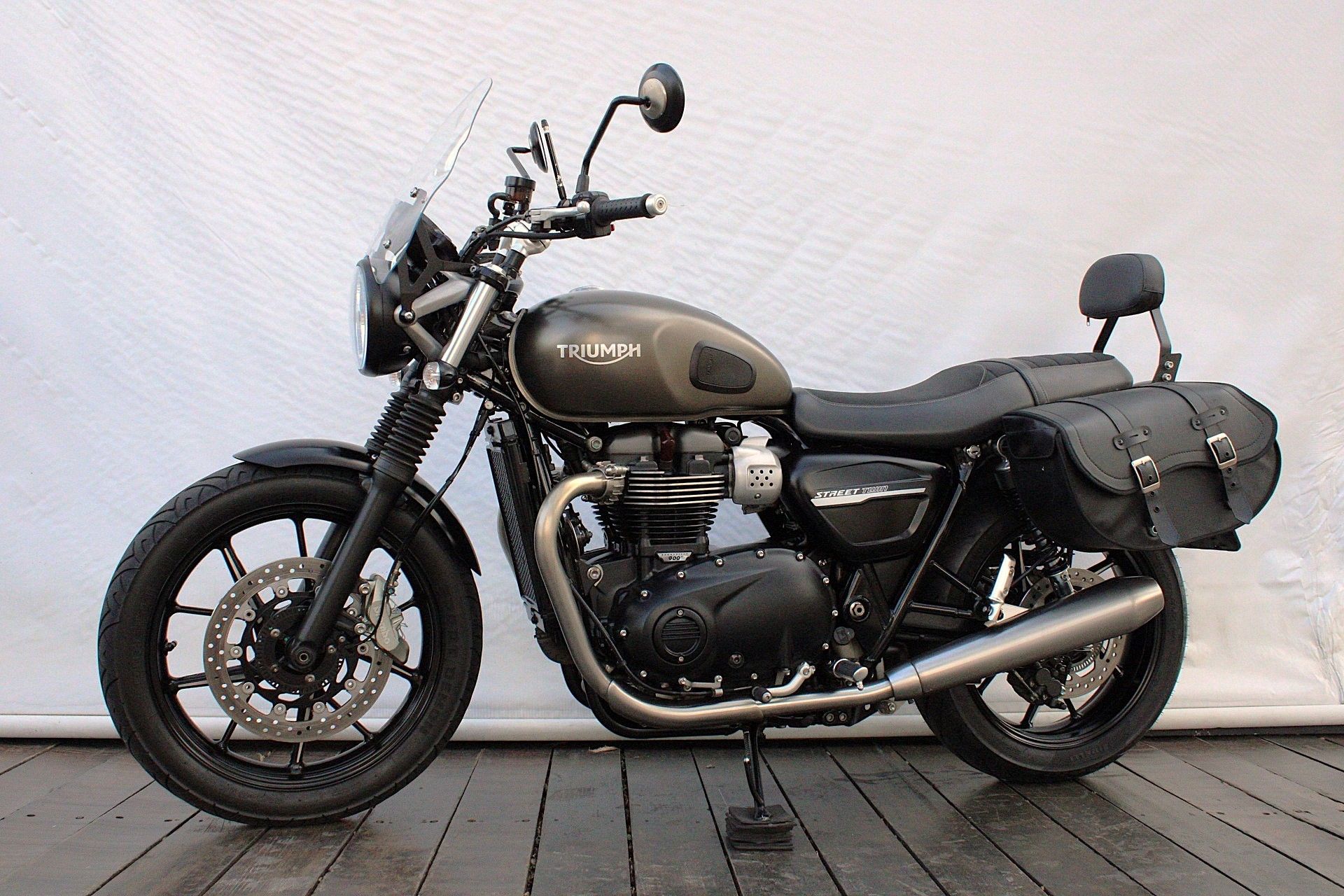 TRIUMPH STREET TWIN