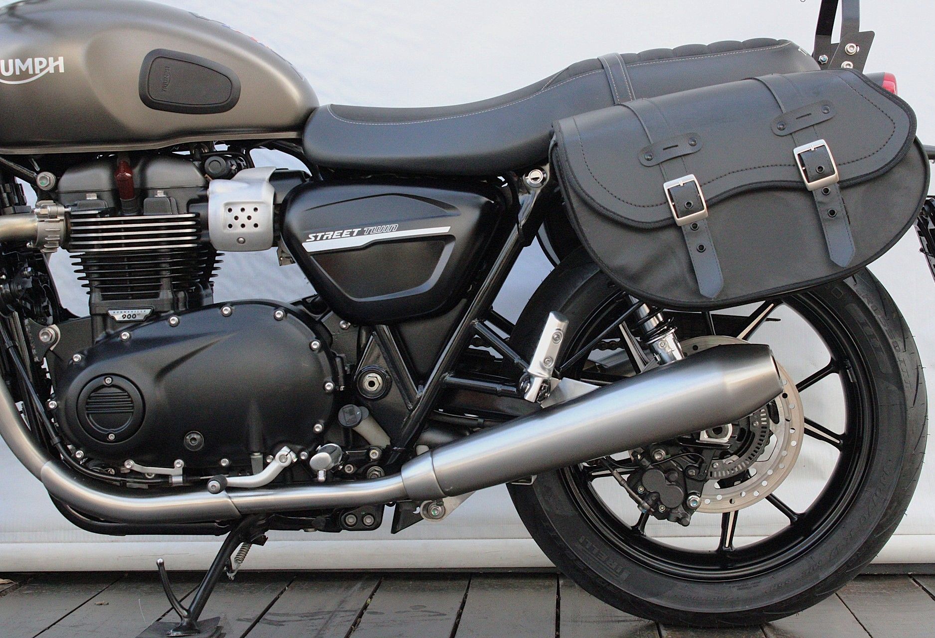 TRIUMPH STREET TWIN