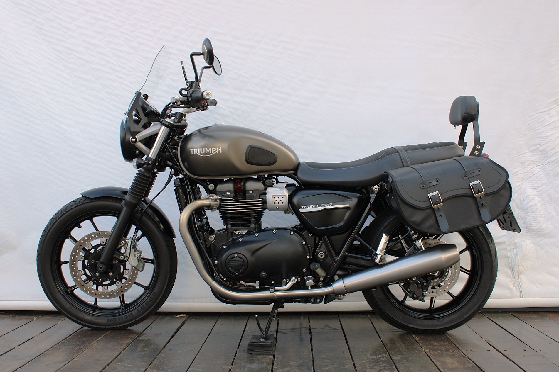 TRIUMPH STREET TWIN