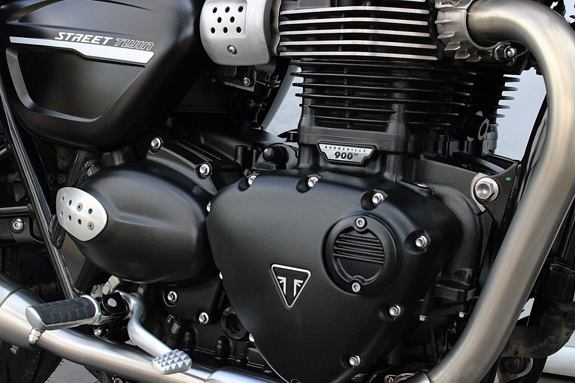 TRIUMPH STREET TWIN