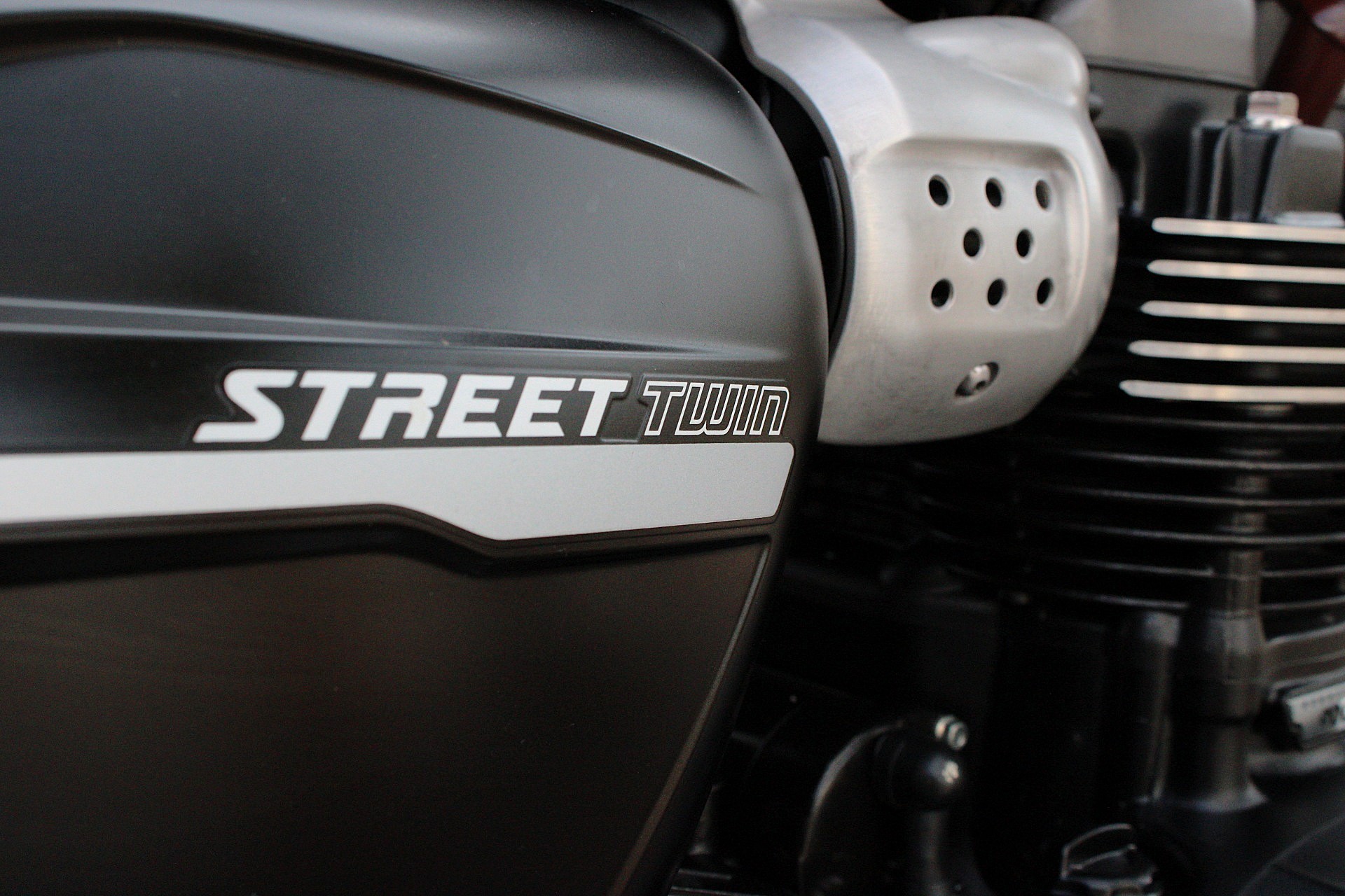 TRIUMPH STREET TWIN
