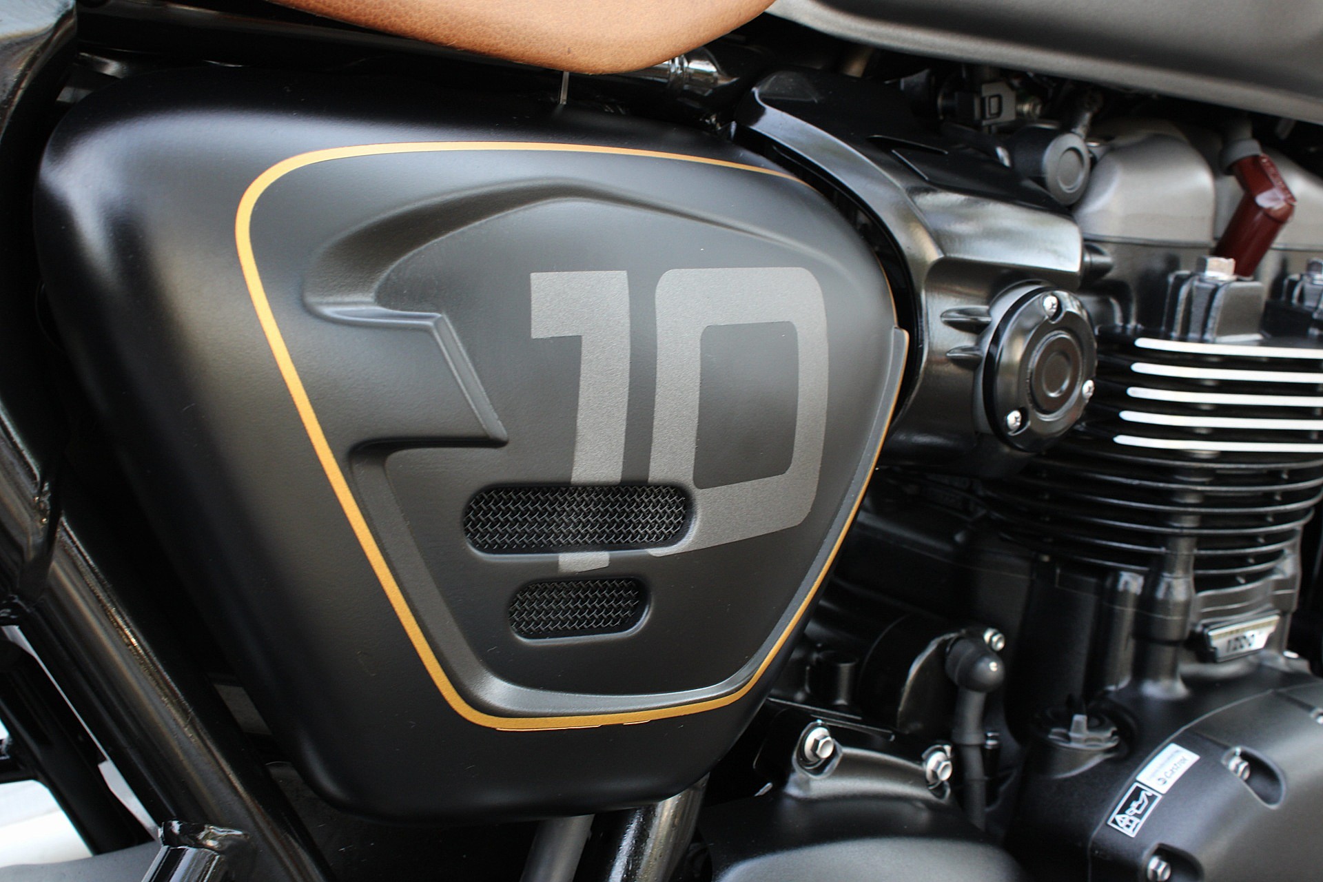TRIUMPH SPEED TWIN 