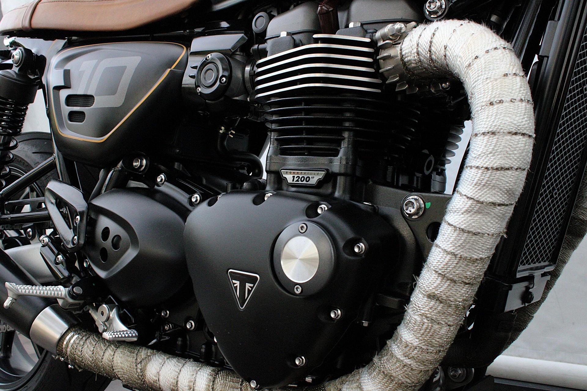 TRIUMPH SPEED TWIN 