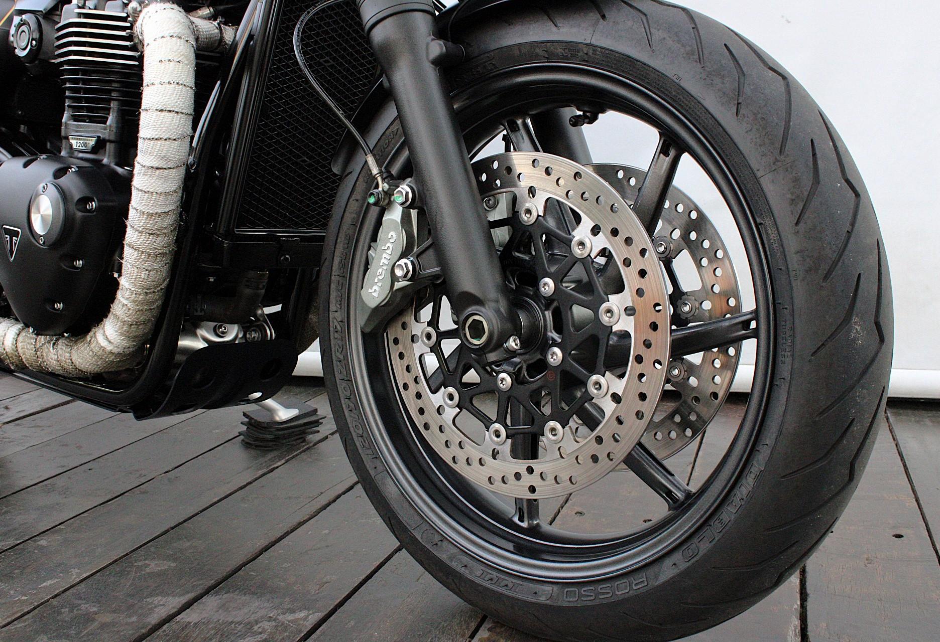 TRIUMPH SPEED TWIN 