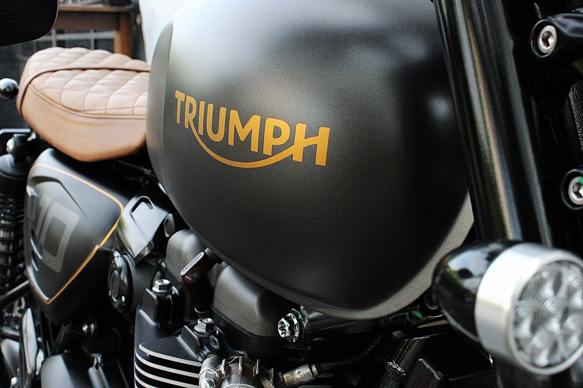 TRIUMPH SPEED TWIN 