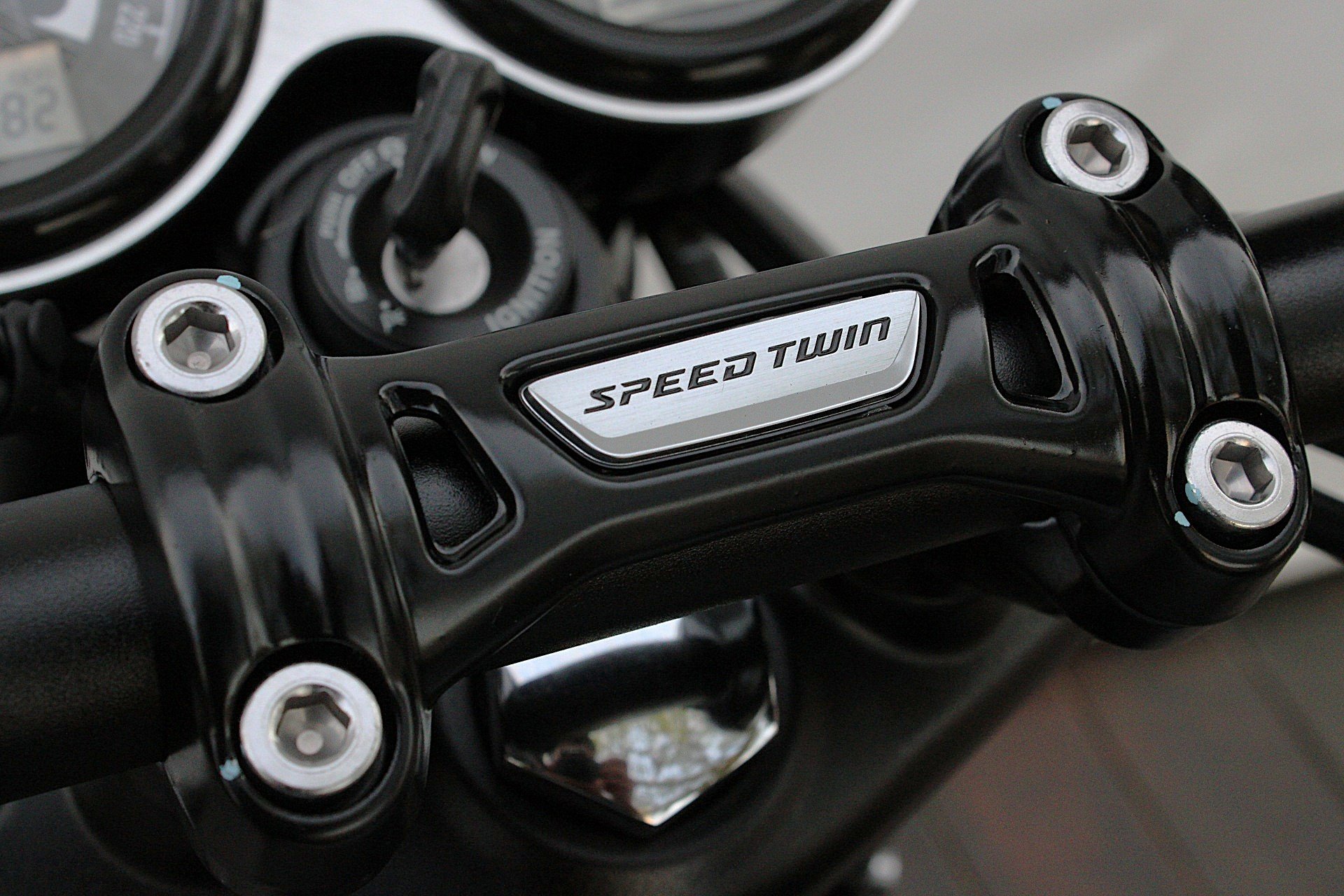 TRIUMPH SPEED TWIN 