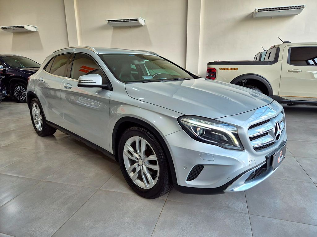 MERCEDES-BENZ GLA 200